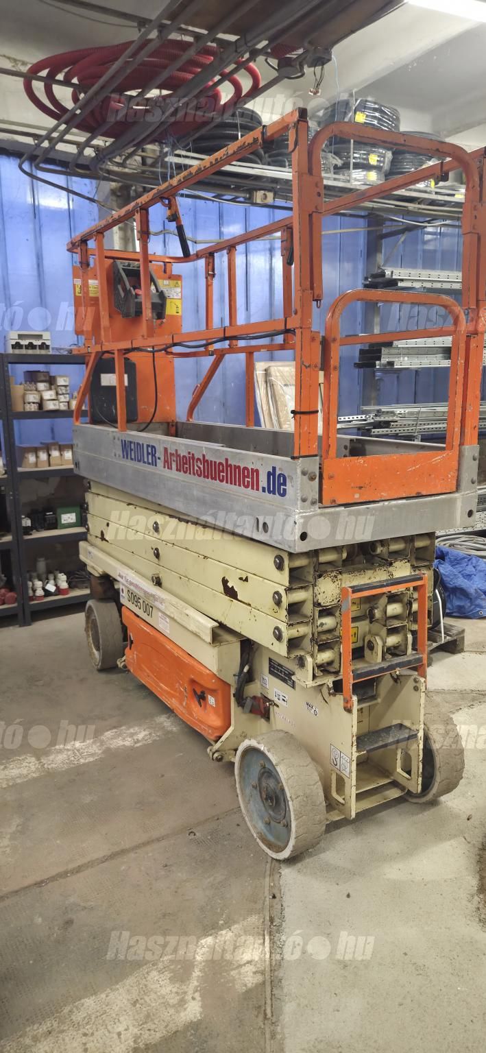 JLG 2004 - 1