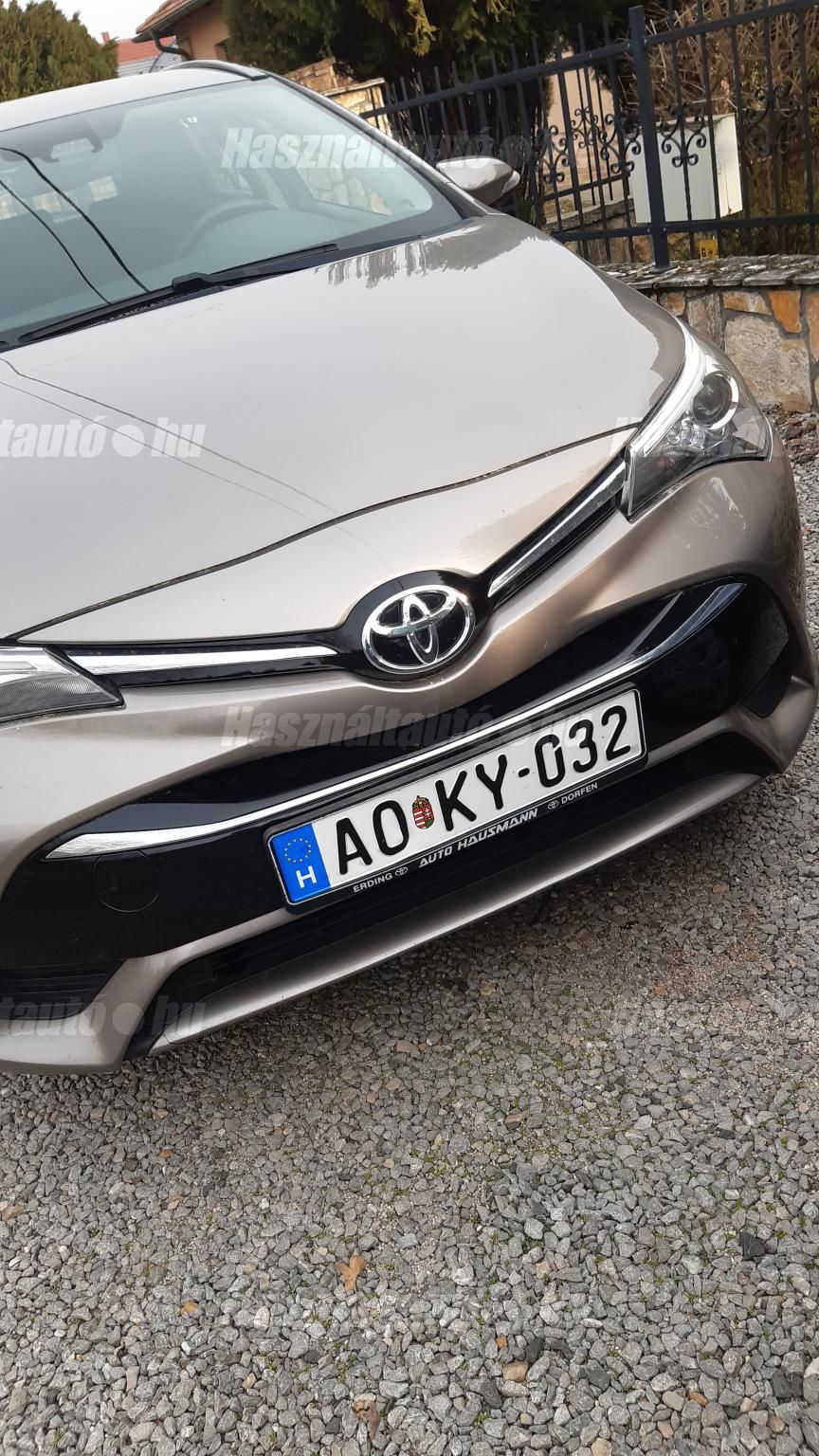 TOYOTA AVENSIS 2016/12 - 1