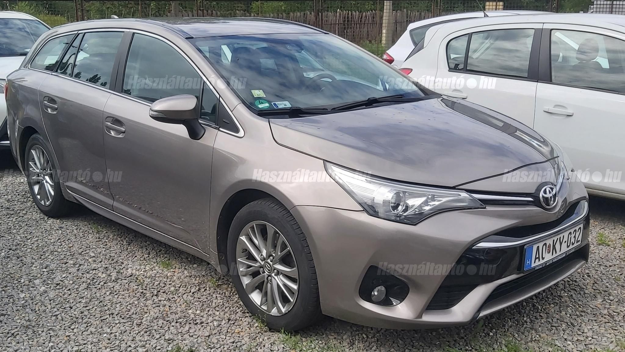TOYOTA AVENSIS 2016/12 - 1