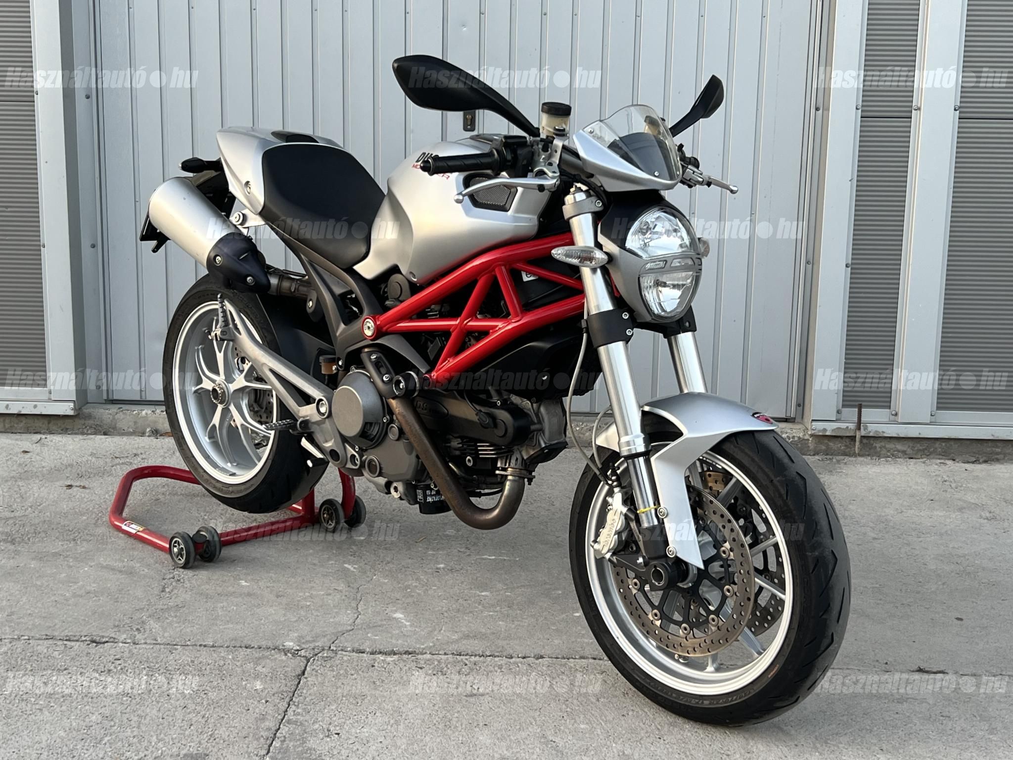 DUCATI MONSTER 1100 (DUAL SPARK) 2009/7 - 1