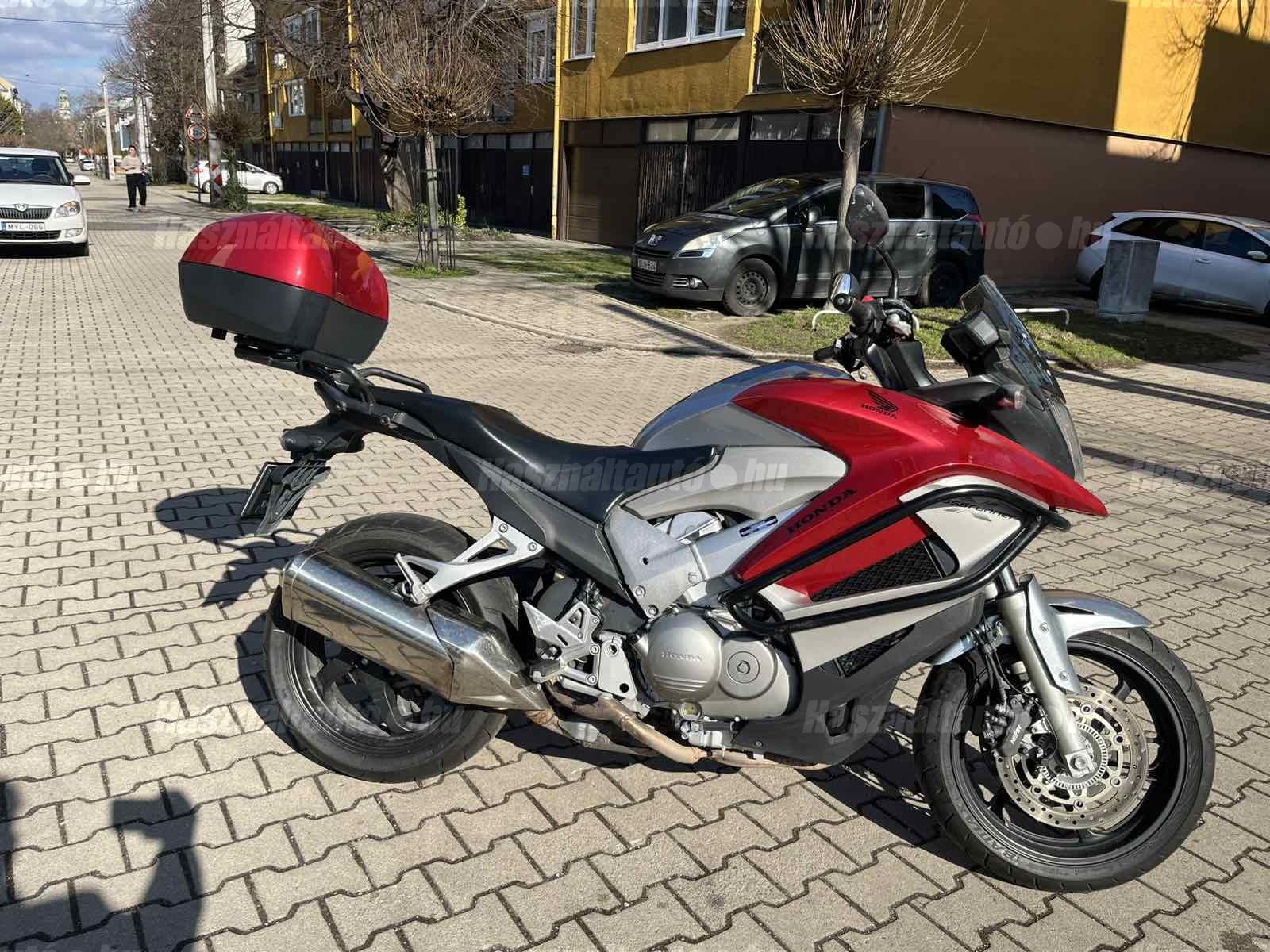 HONDA VFR 800 X 2011/9 - 1