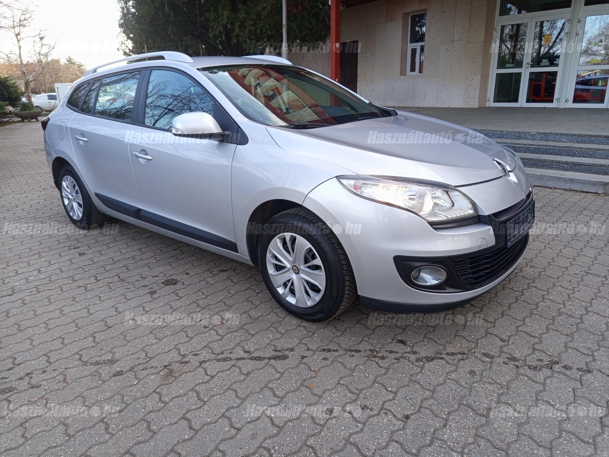 RENAULT MEGANE 2013/4 - 1