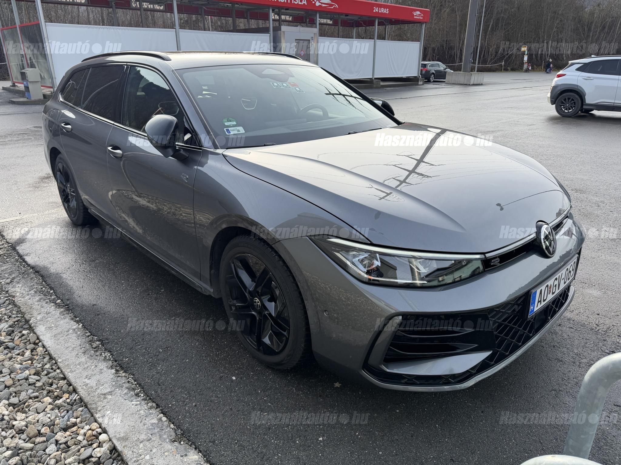 VOLKSWAGEN PASSAT 2025/8 - 1