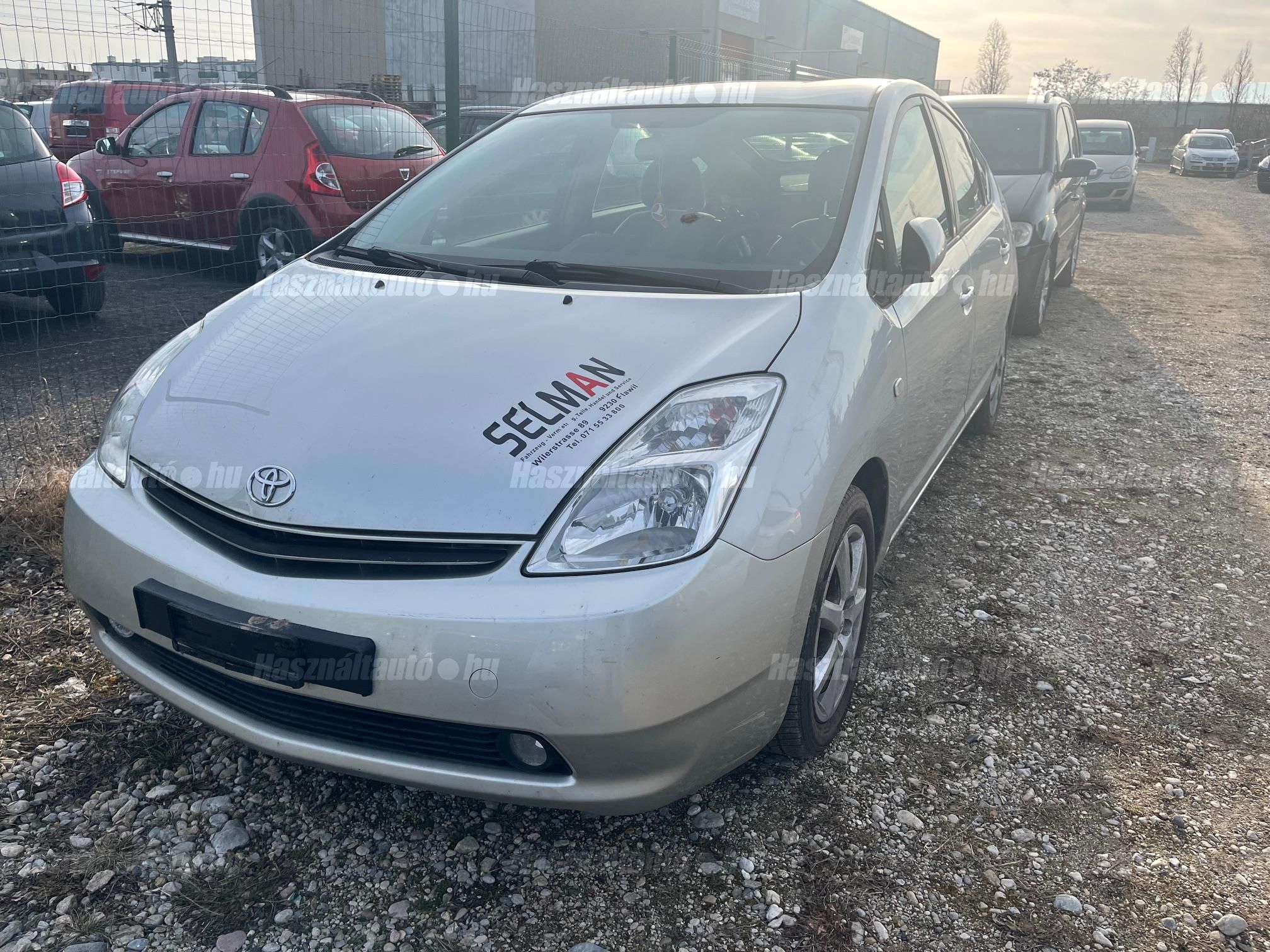 TOYOTA PRIUS 2004/8 - 1