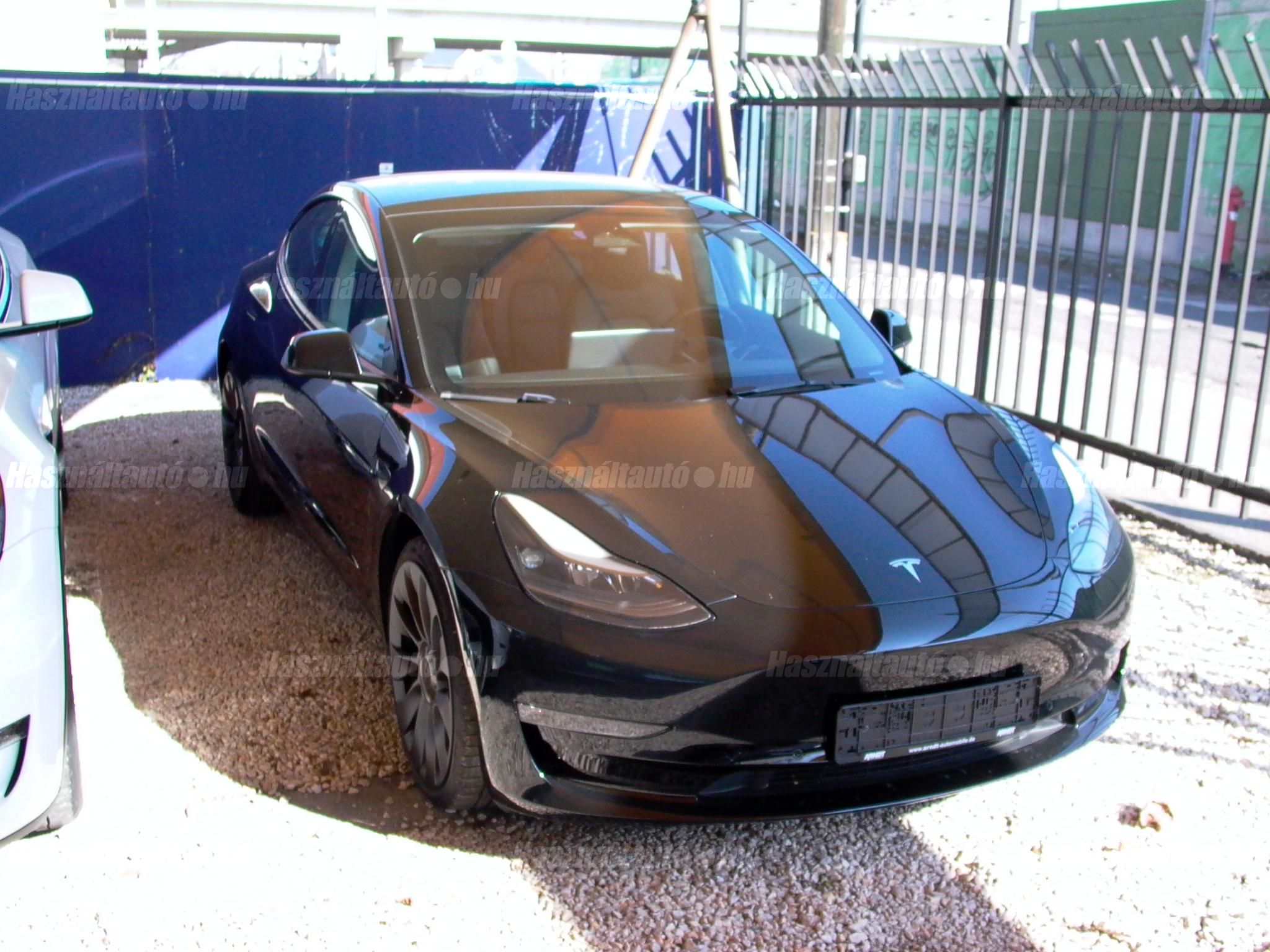 TESLA MODEL 3 2022/3 - 1