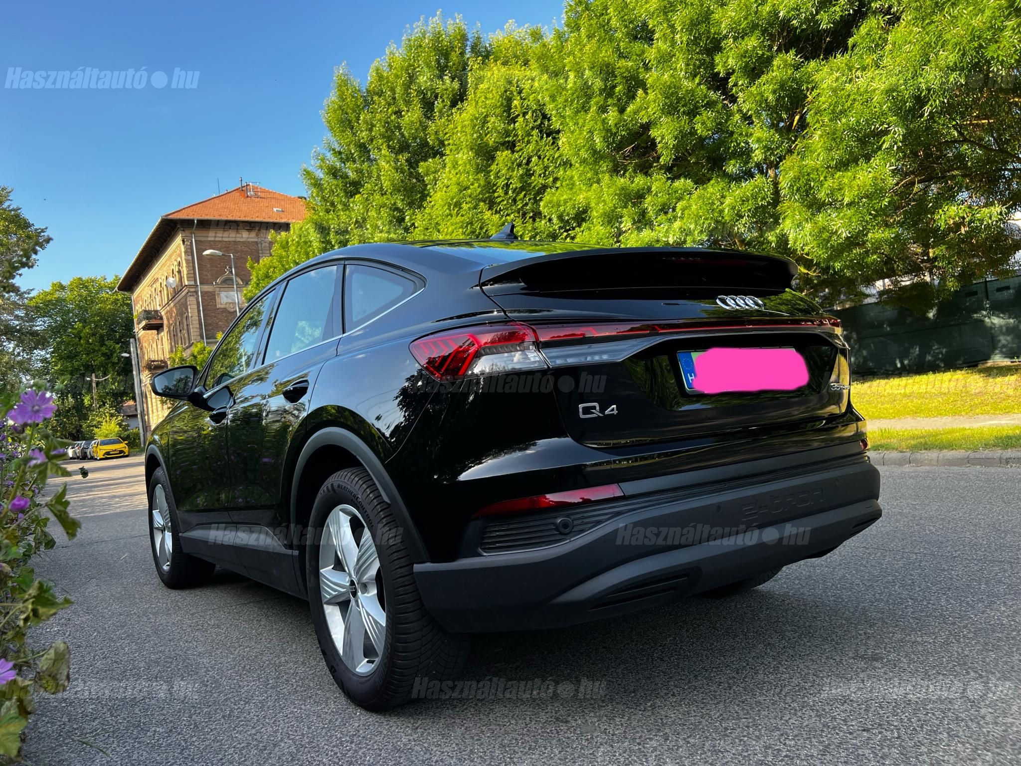 AUDI Q4 2022/10 - 1