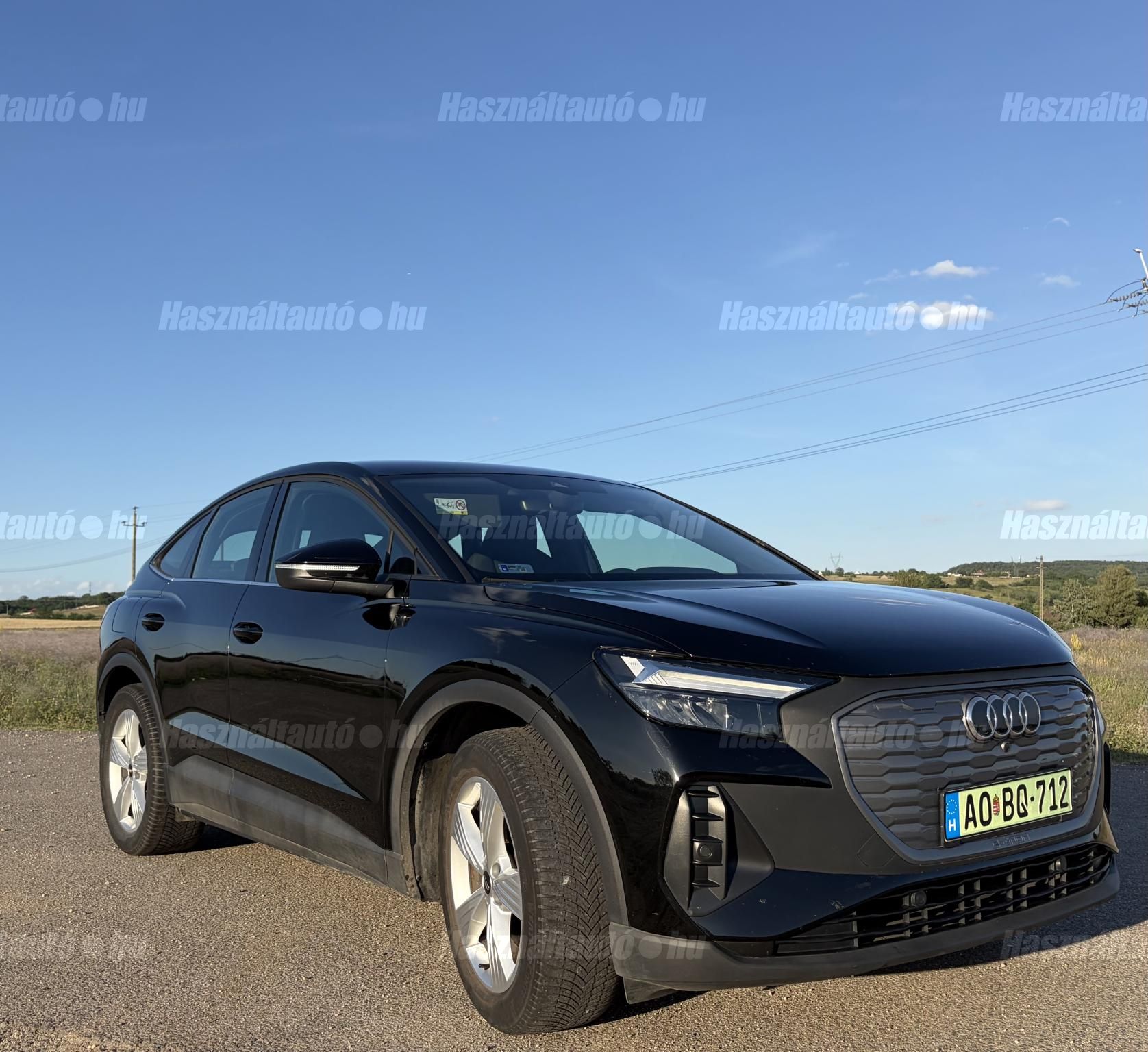 AUDI Q4 2022/10 - 1