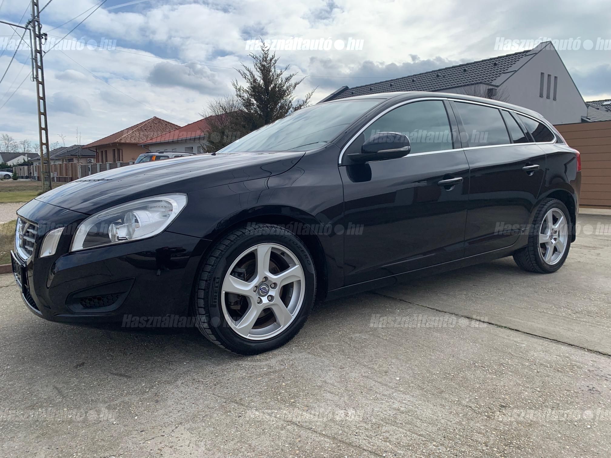 VOLVO V60 2011/8 - 1
