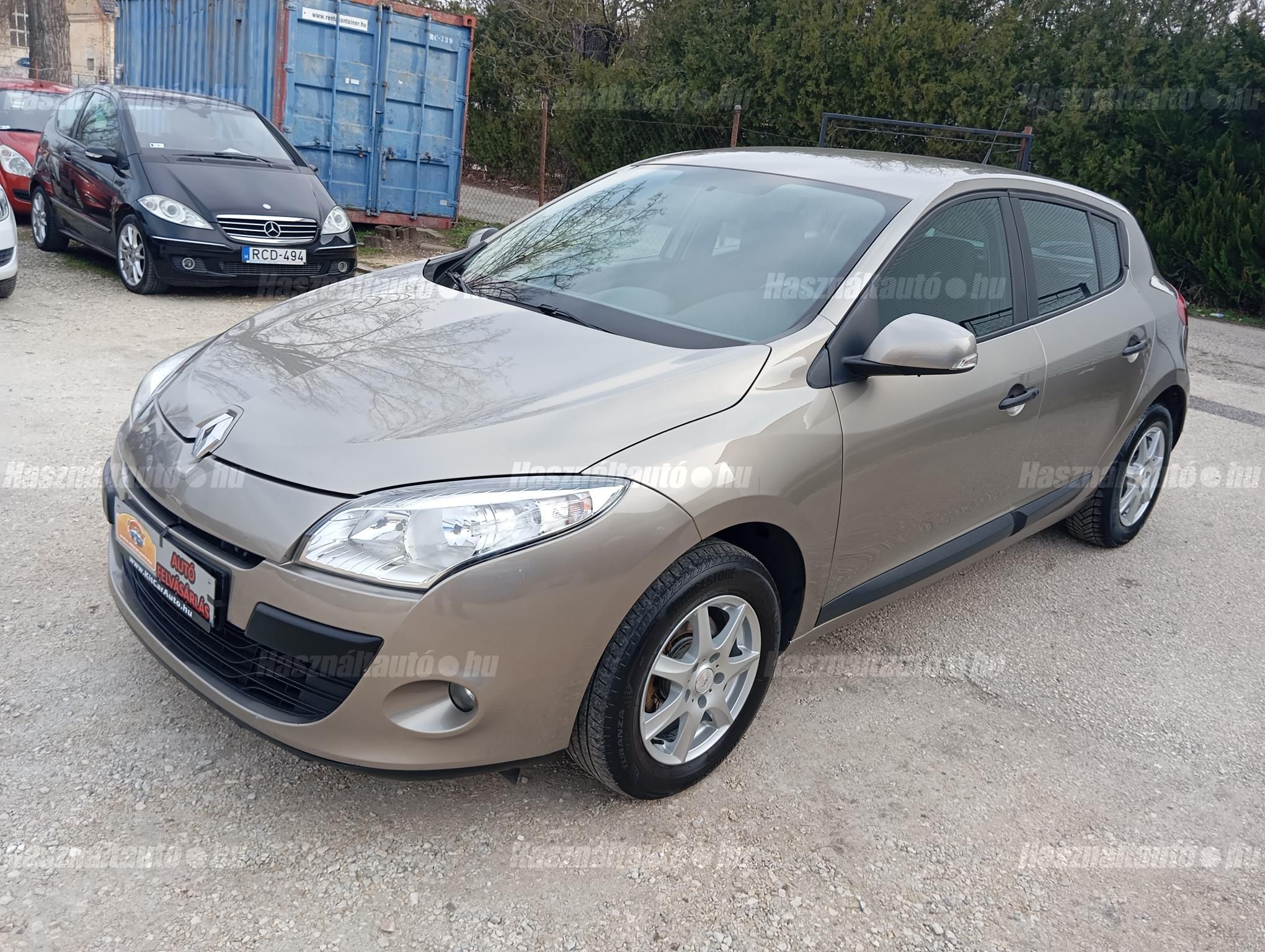 RENAULT MEGANE 2010/4 - 1