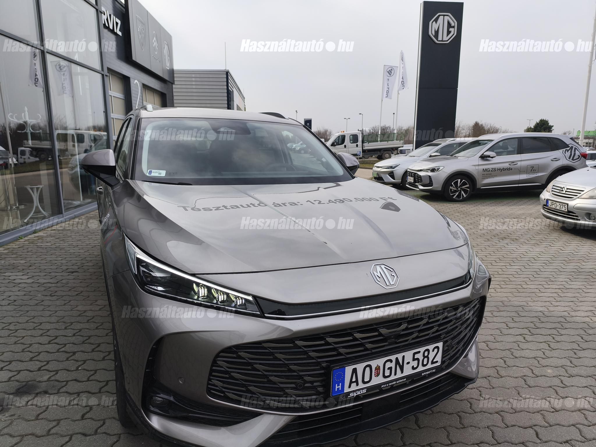 MG HS 2025/11 - 1