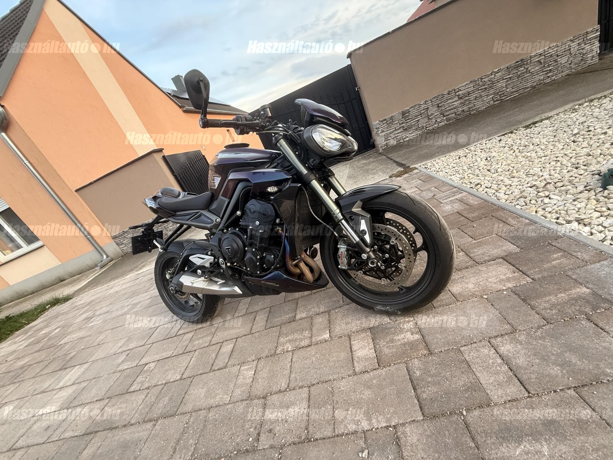 TRIUMPH STREET TRIPLE 2024/6 - 1