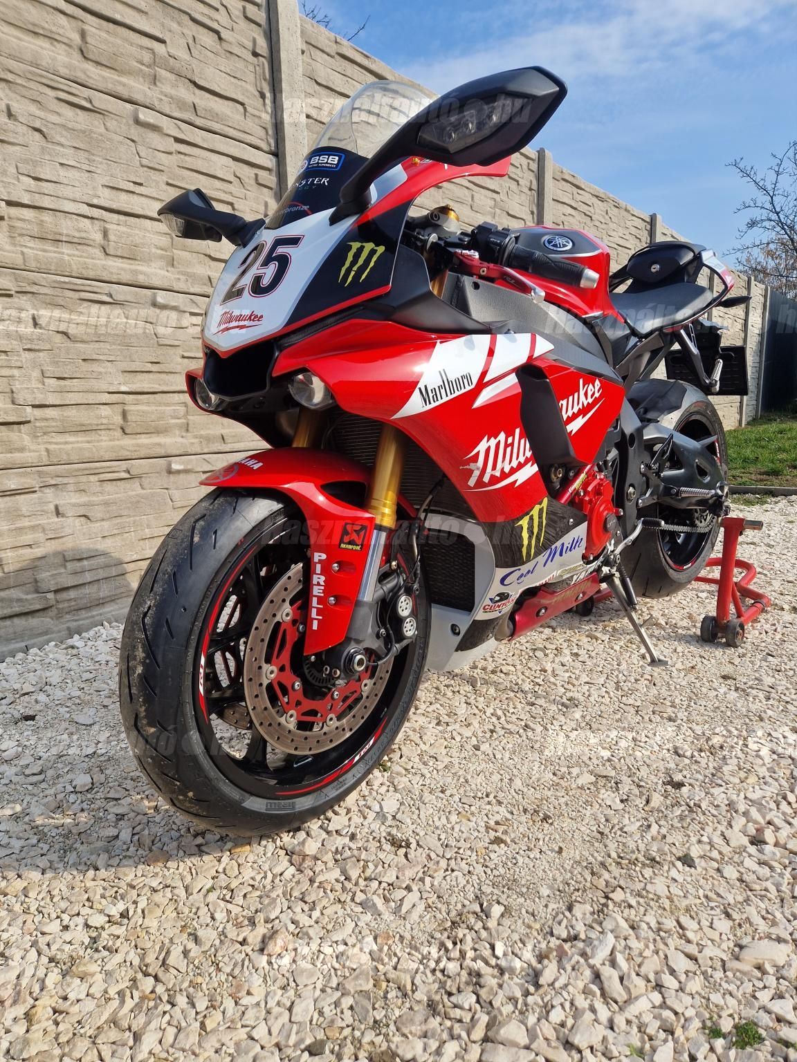 YAMAHA YZF R1 2015/12 - 1