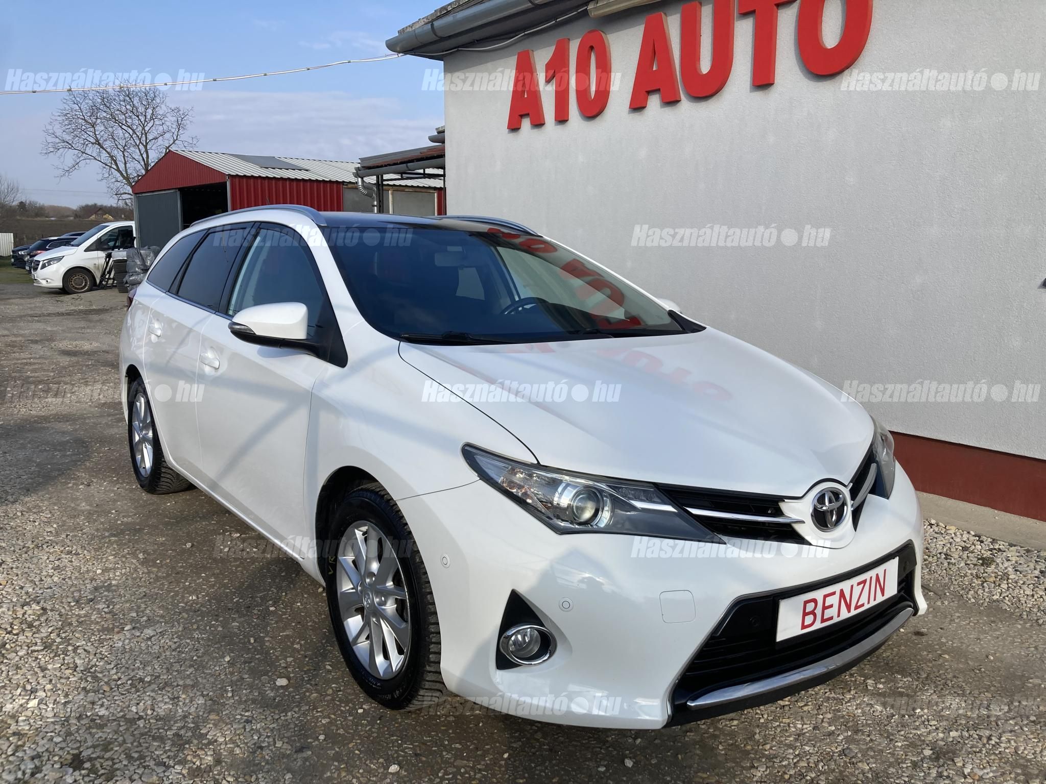 TOYOTA AURIS 2013/10 - 1