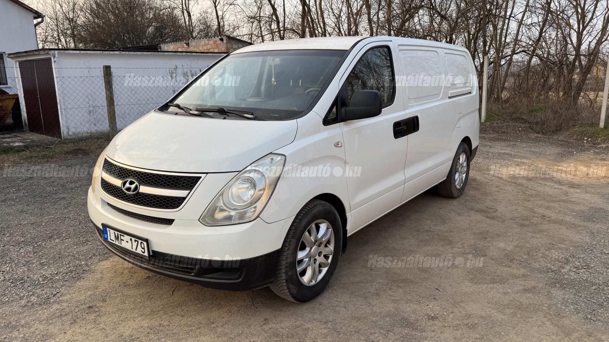 HYUNDAI H-1 2010/8 - 1