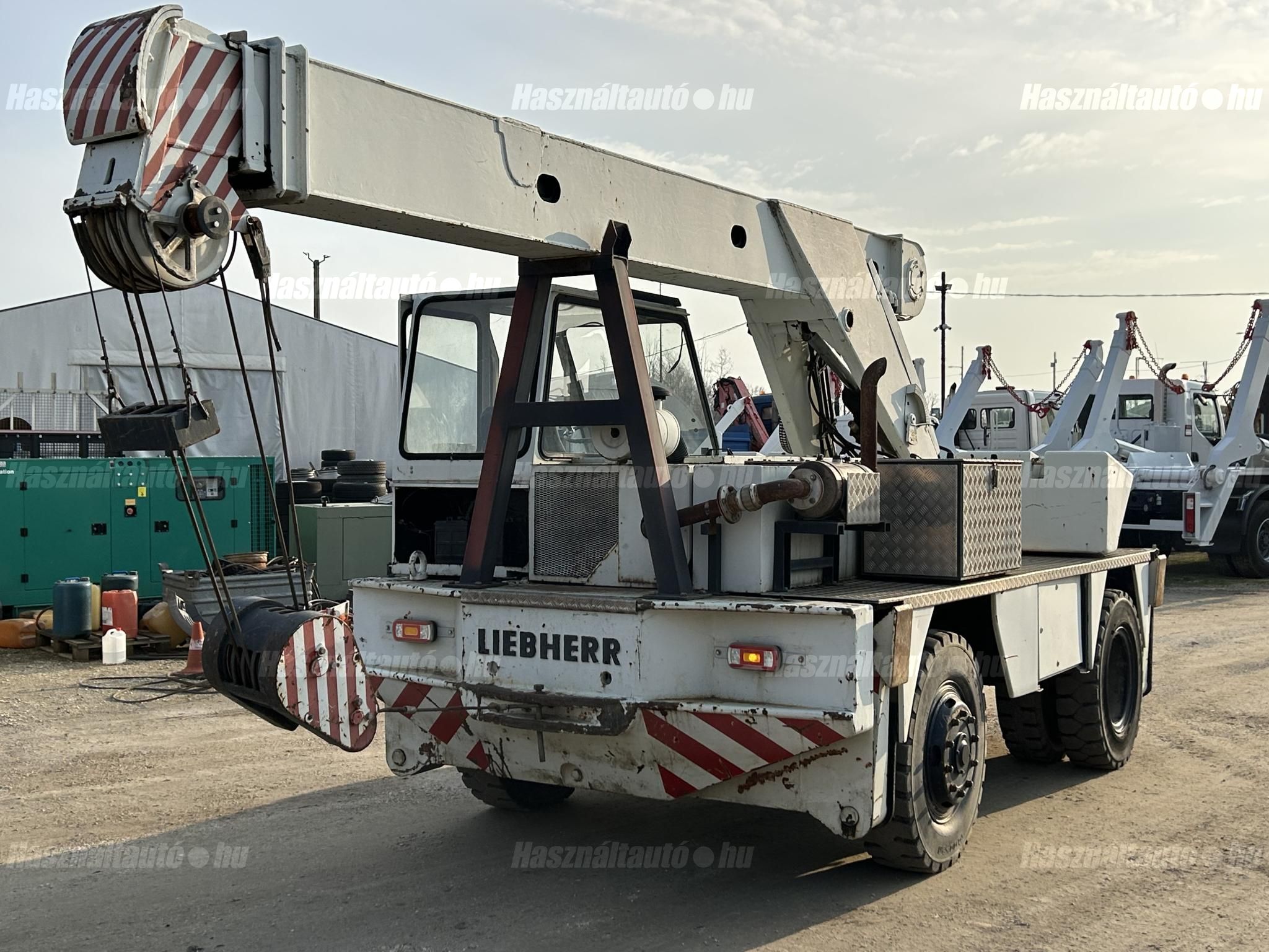 LIEBHERR 1990 - 1