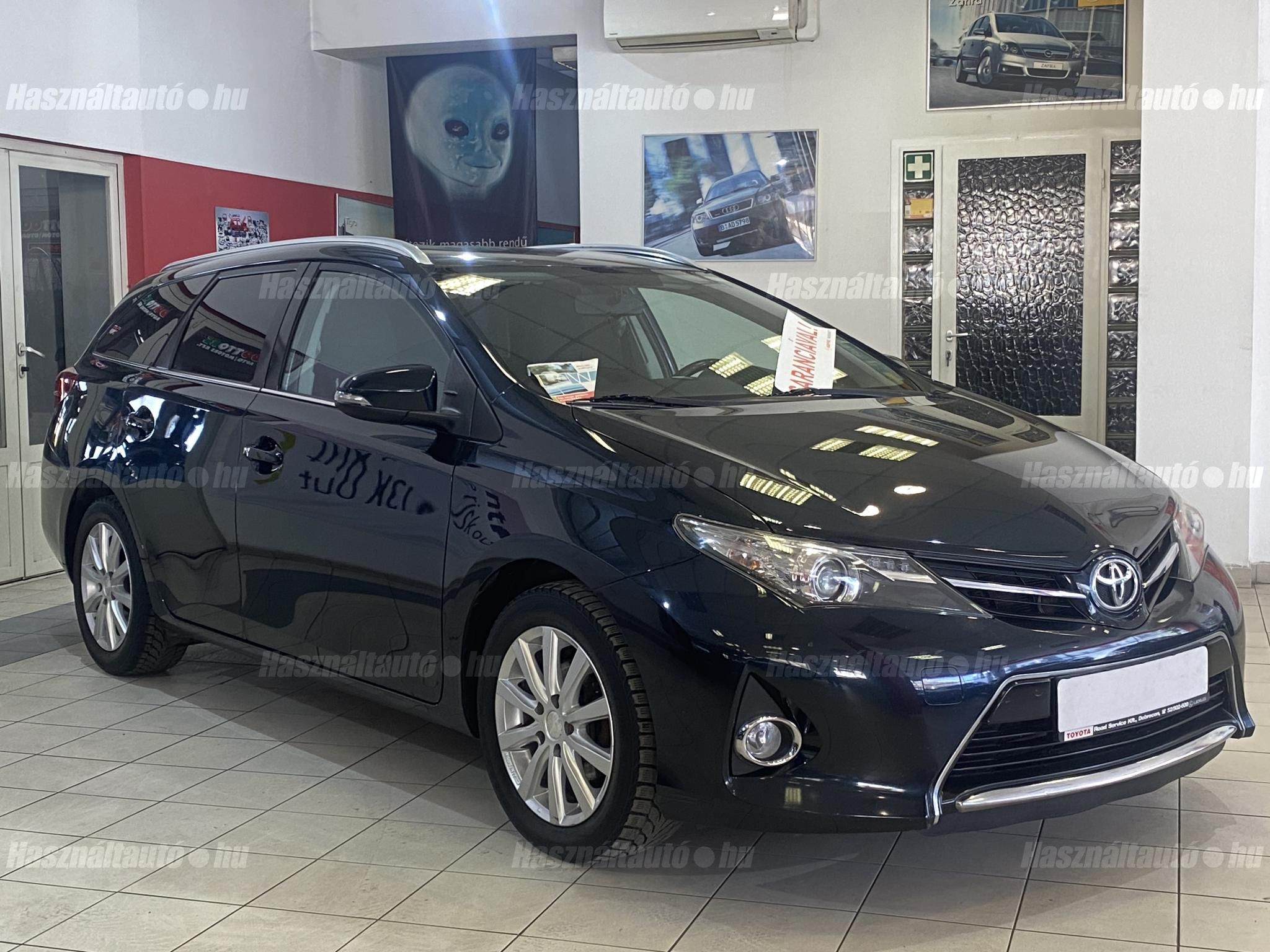 TOYOTA AURIS 2013/11 - 1