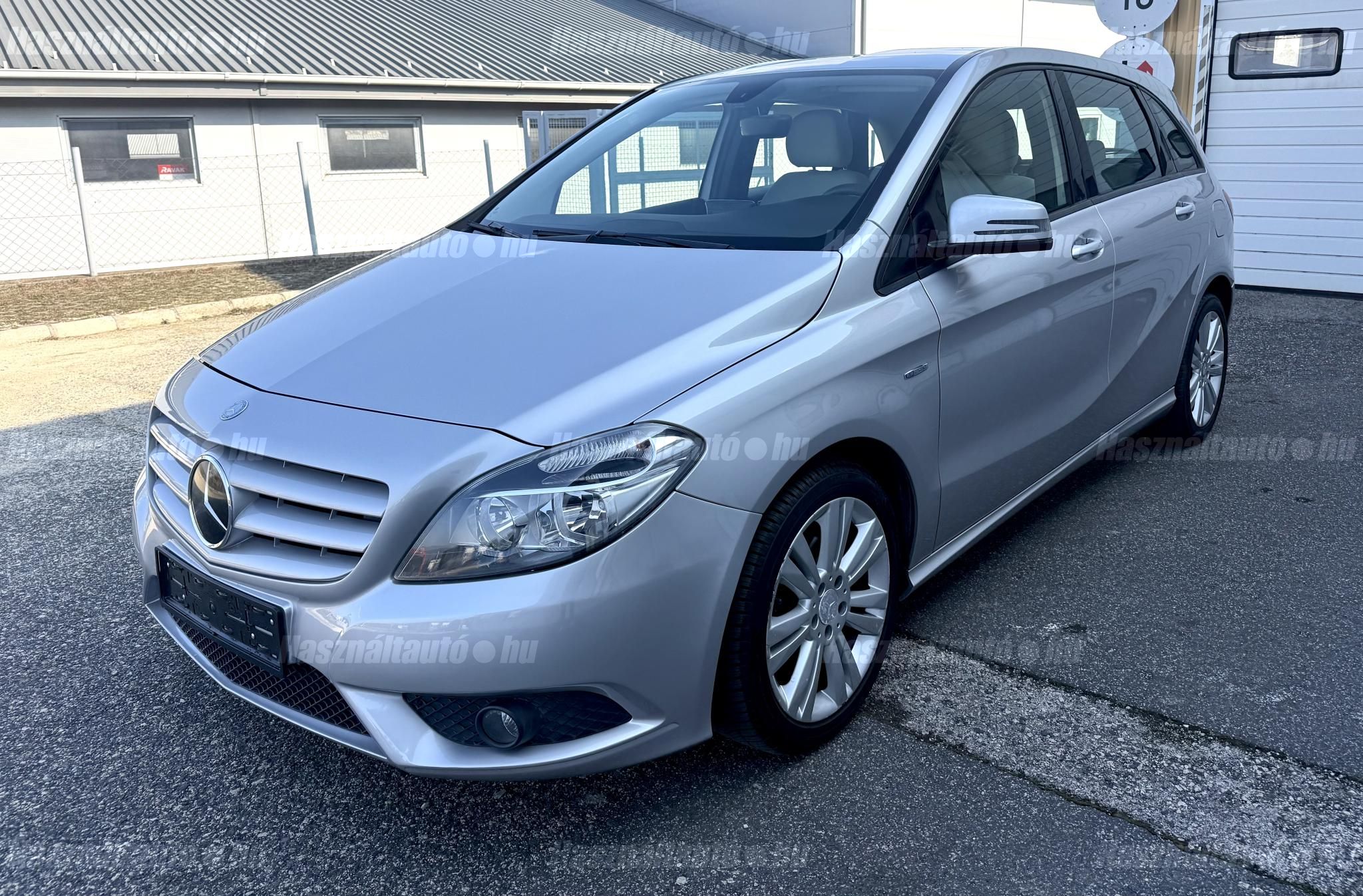 MERCEDES-BENZ B 180 2012/12 - 1