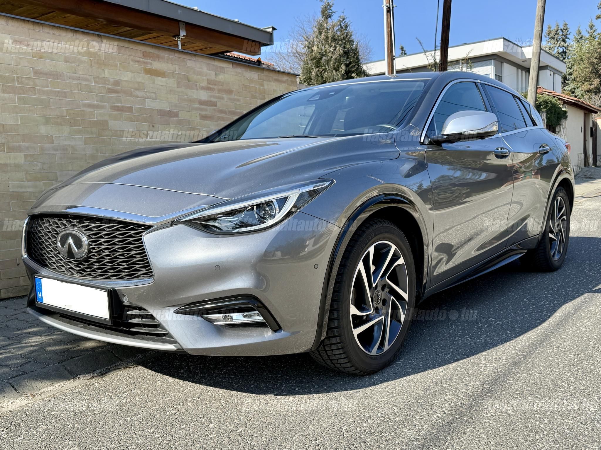 INFINITI Q30 2017/6 - 1
