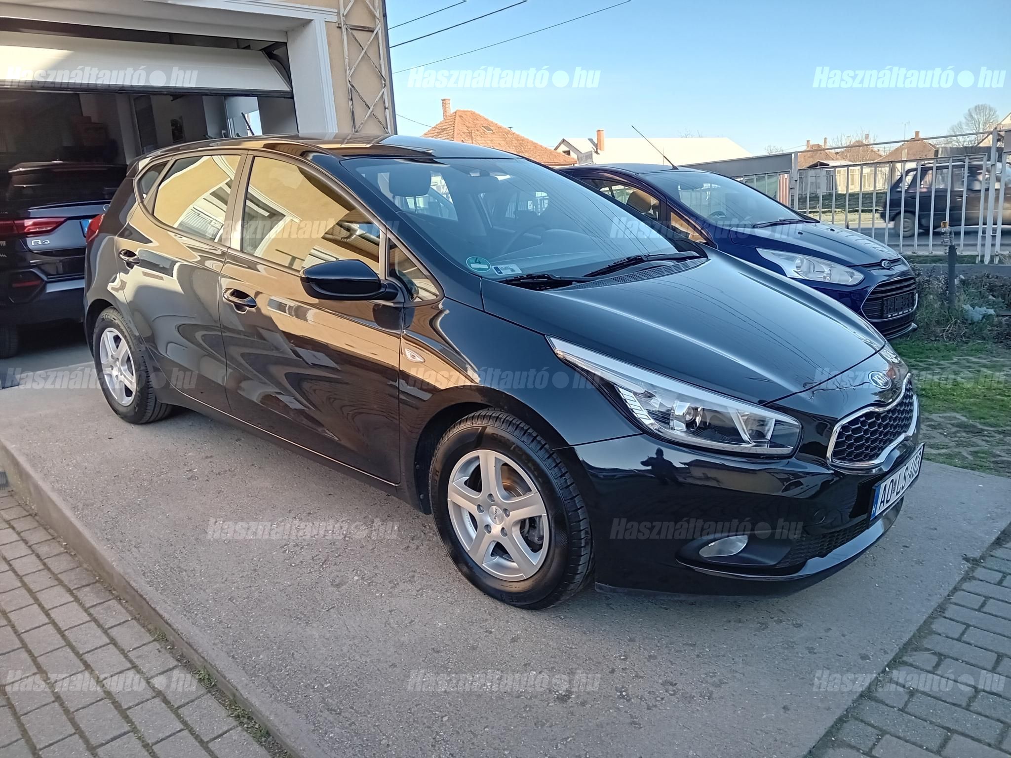 KIA CEE'D 2013/10 - 1
