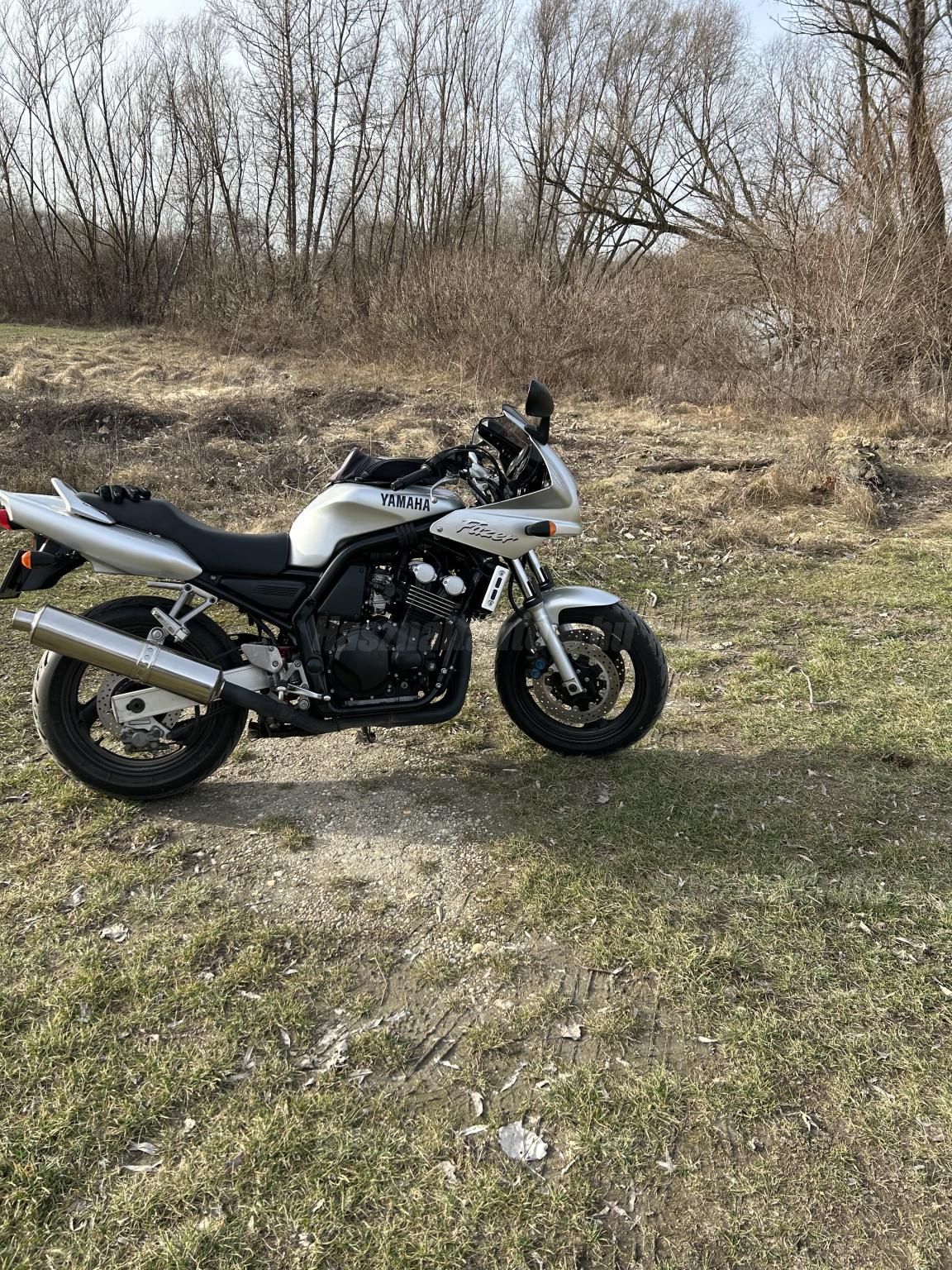 YAMAHA FZS 600 (FAZER) 2002/10 - 1