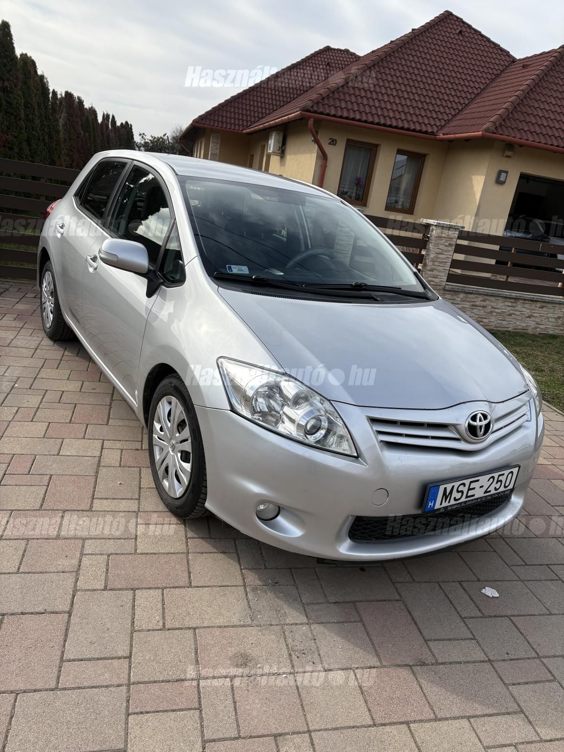 TOYOTA AURIS 2011/3 - 1