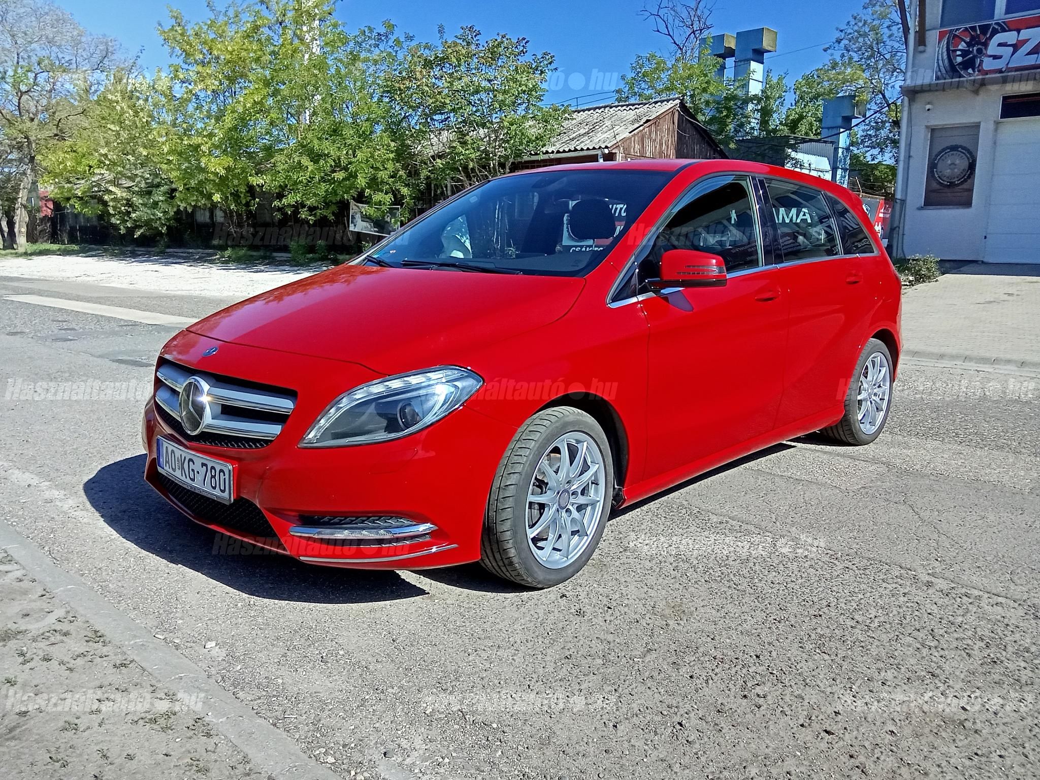 MERCEDES-BENZ B-OSZTÁLY 2013/8 - 1
