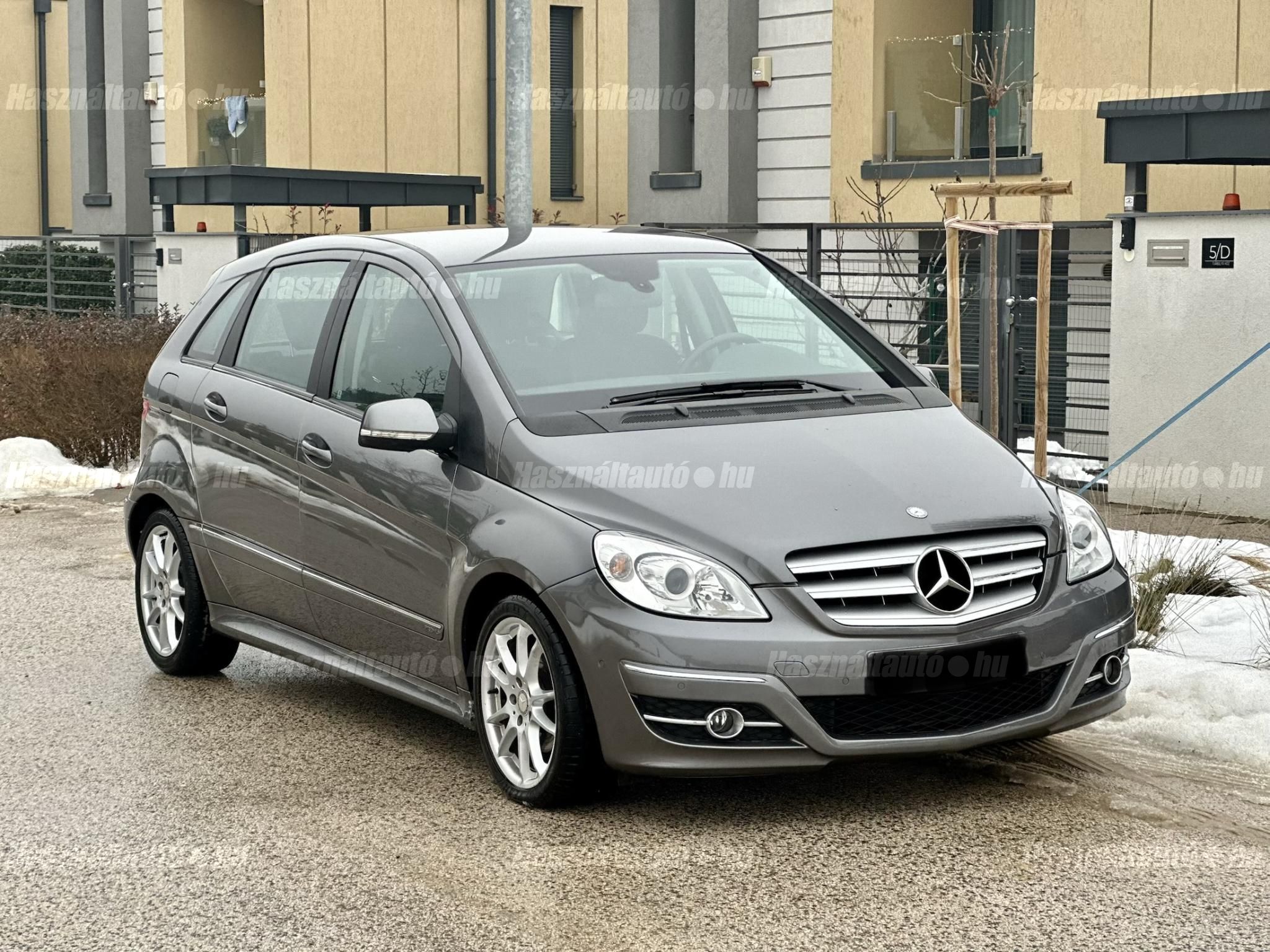 MERCEDES-BENZ B 200 2011/10 - 1
