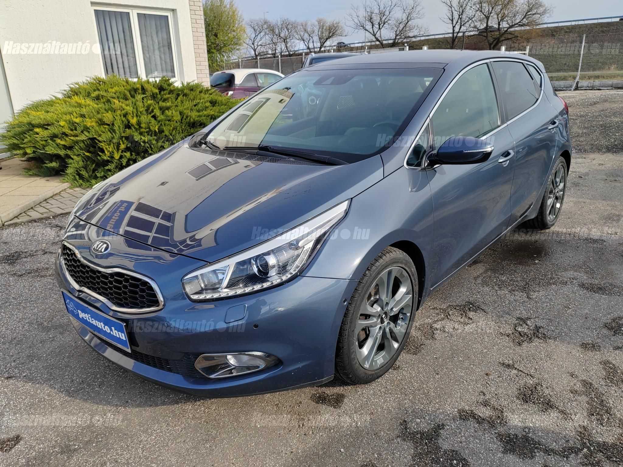 KIA CEE'D 2012/5 - 1