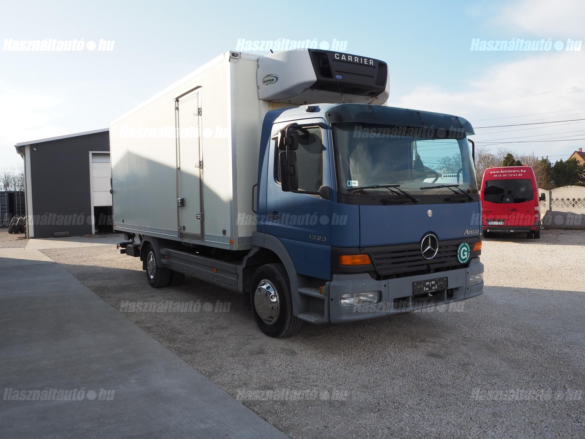 MERCEDES-BENZ 2002/9 - 1