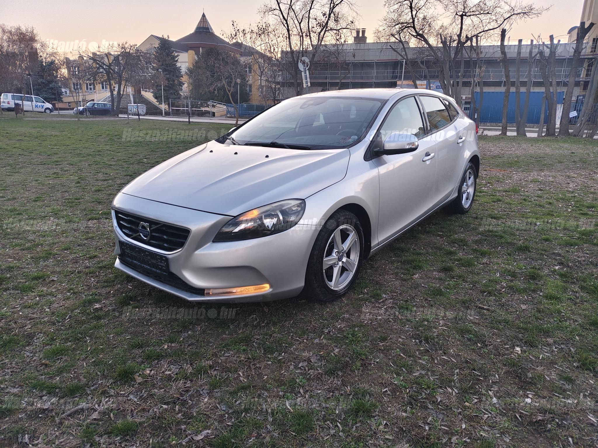 VOLVO V40 2015 - 1
