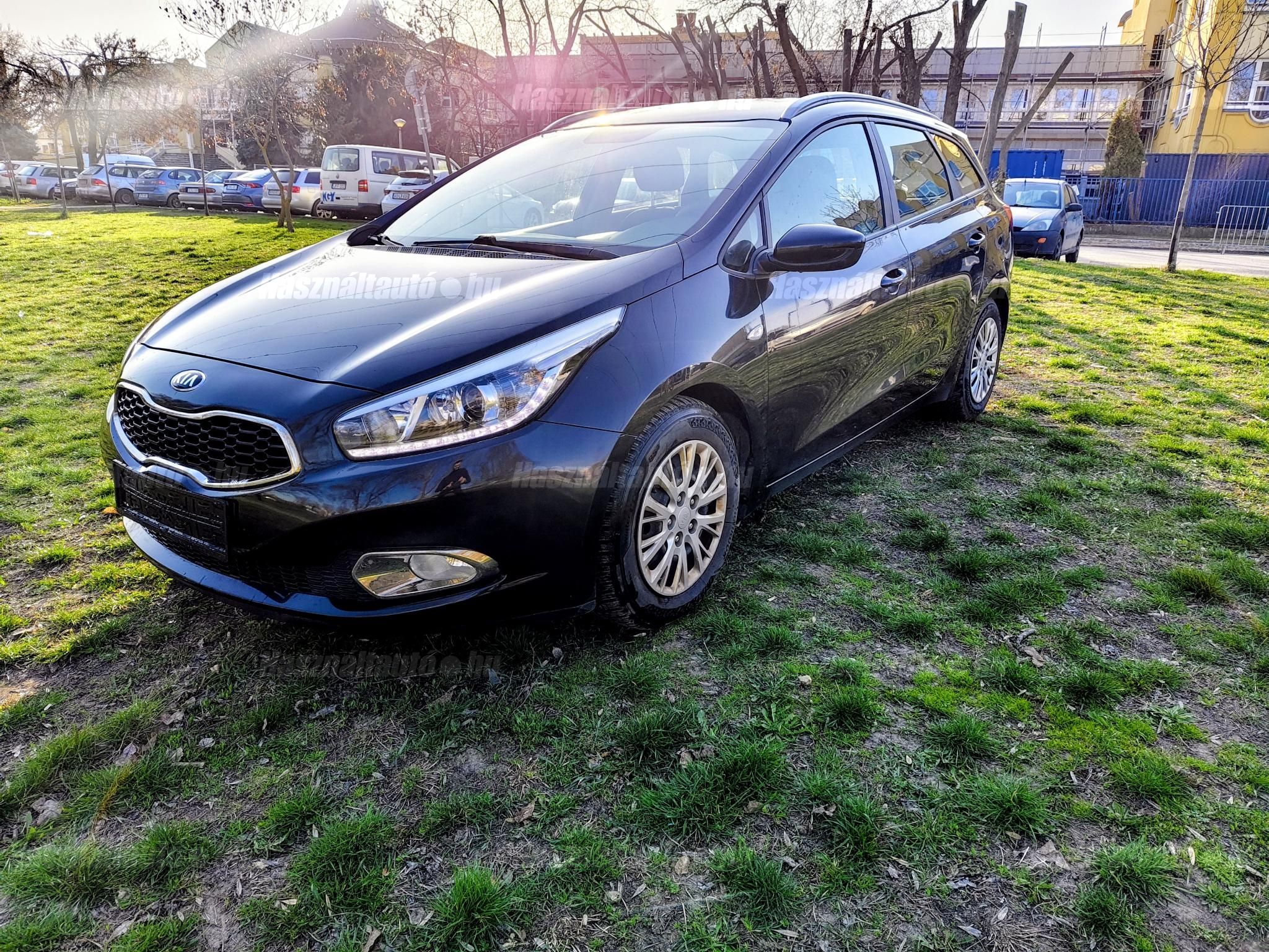 KIA CEE'D 2013/7 - 1