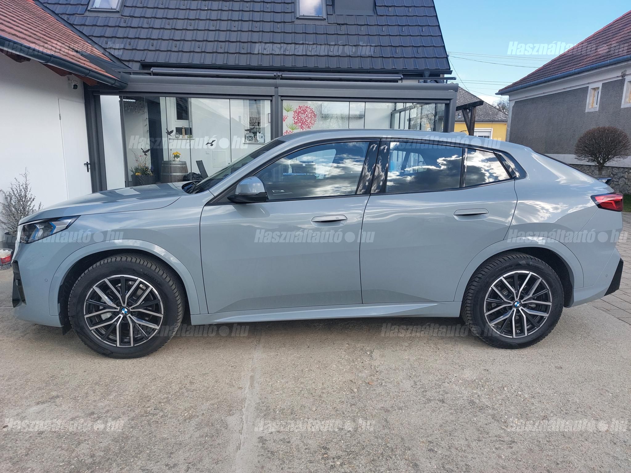 BMW IX2 2025/10 - 1