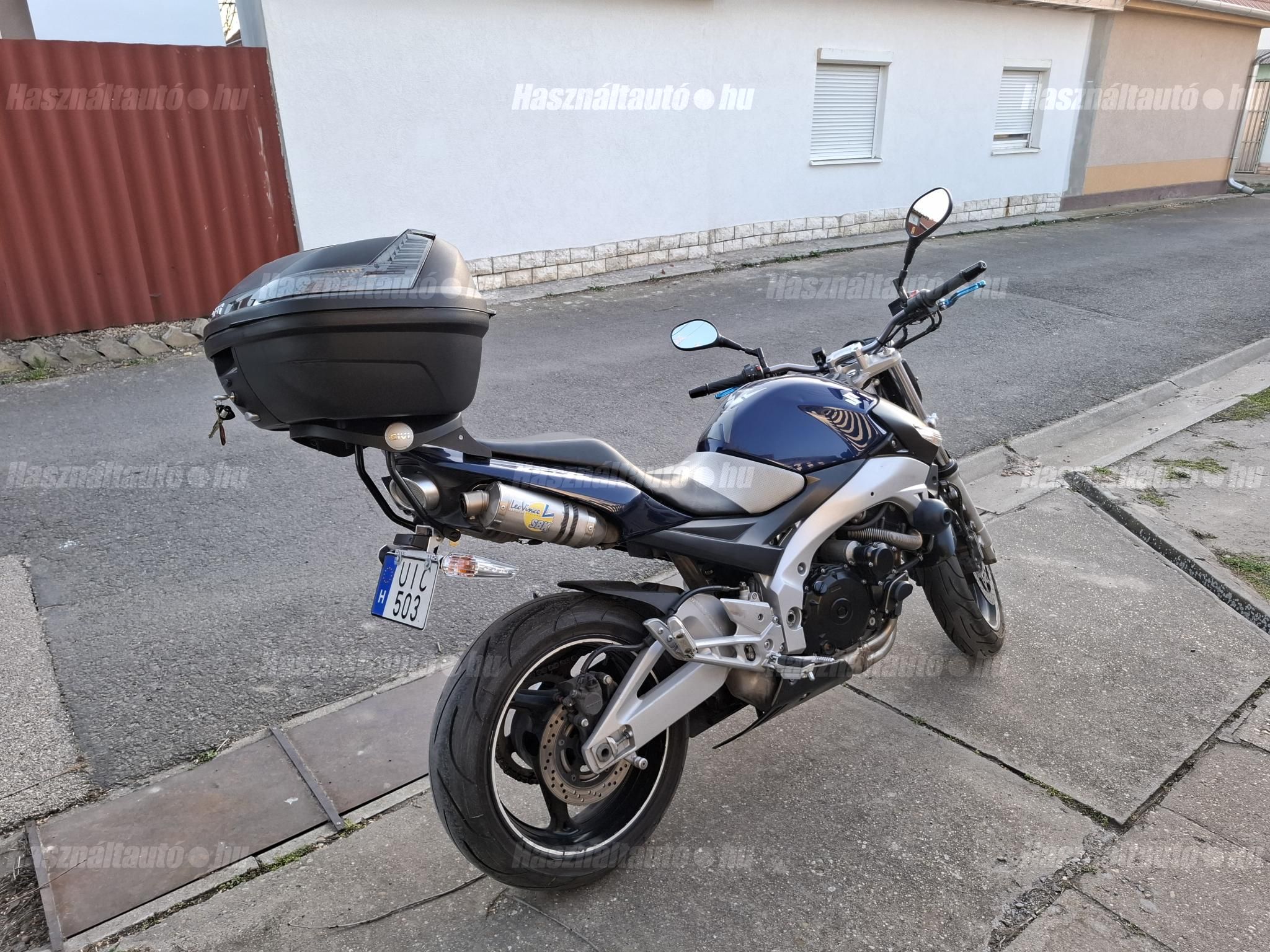 SUZUKI GSR 600 2006 - 1