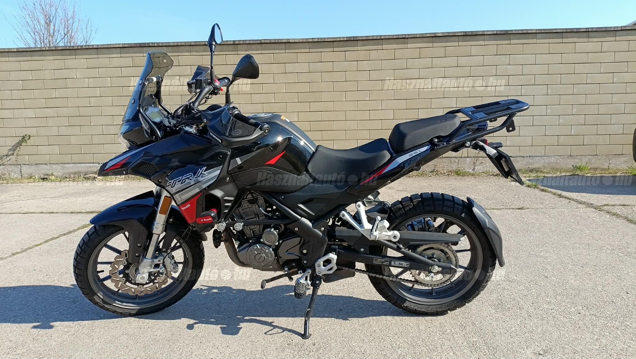 BENELLI TRK 251 2022/8 - 1