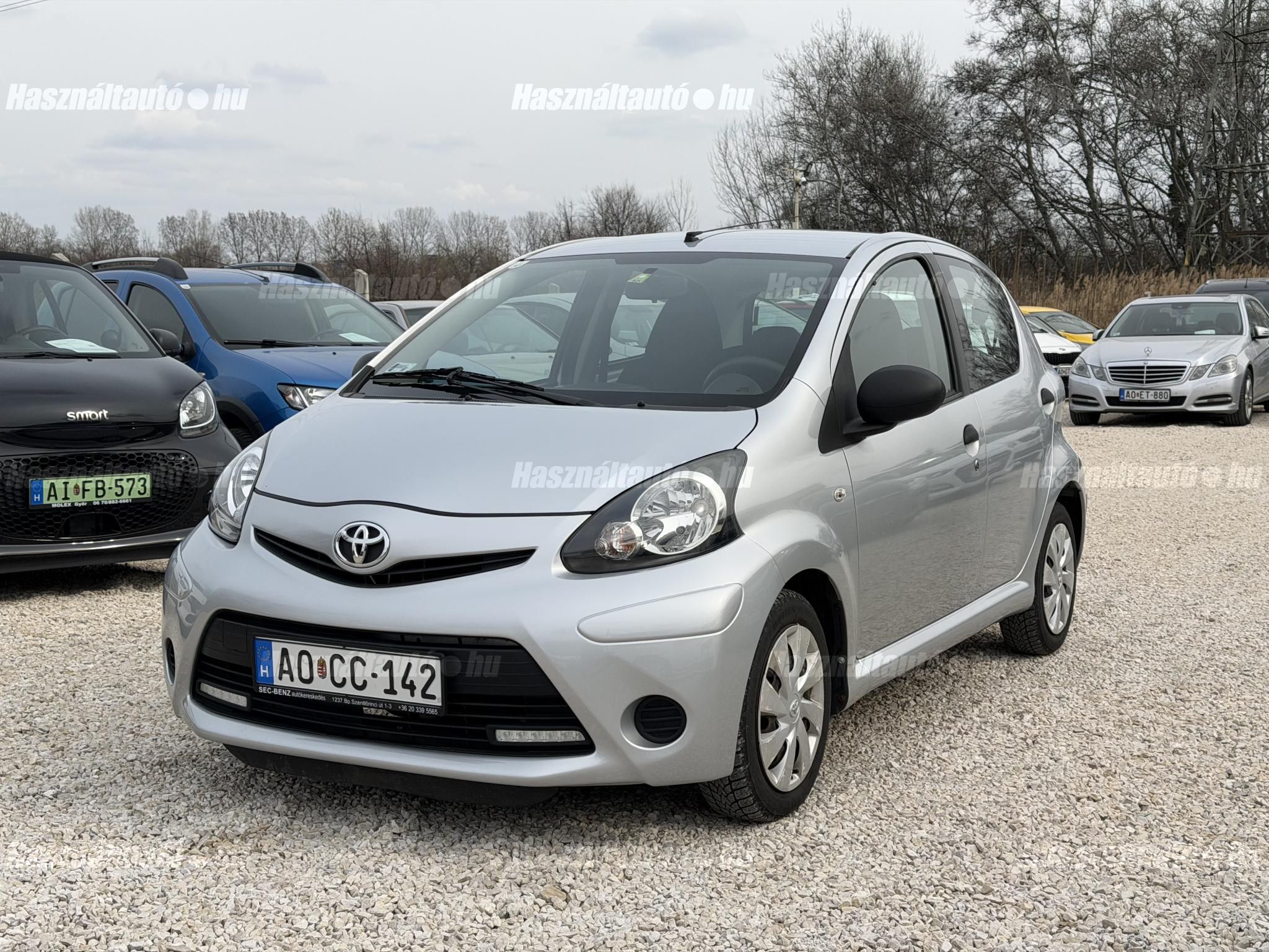 TOYOTA AYGO 2013/12 - 1