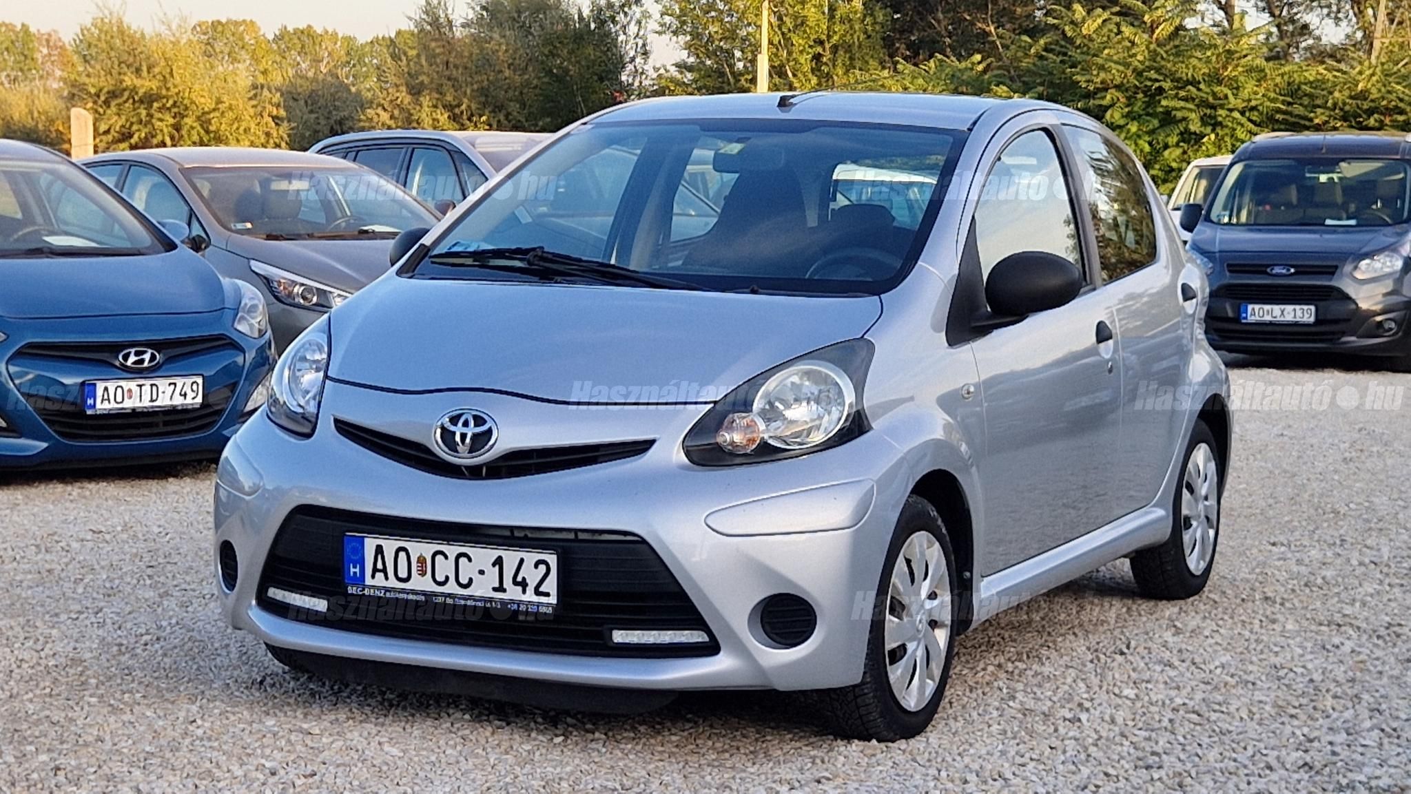 TOYOTA AYGO 2013/12 - 1