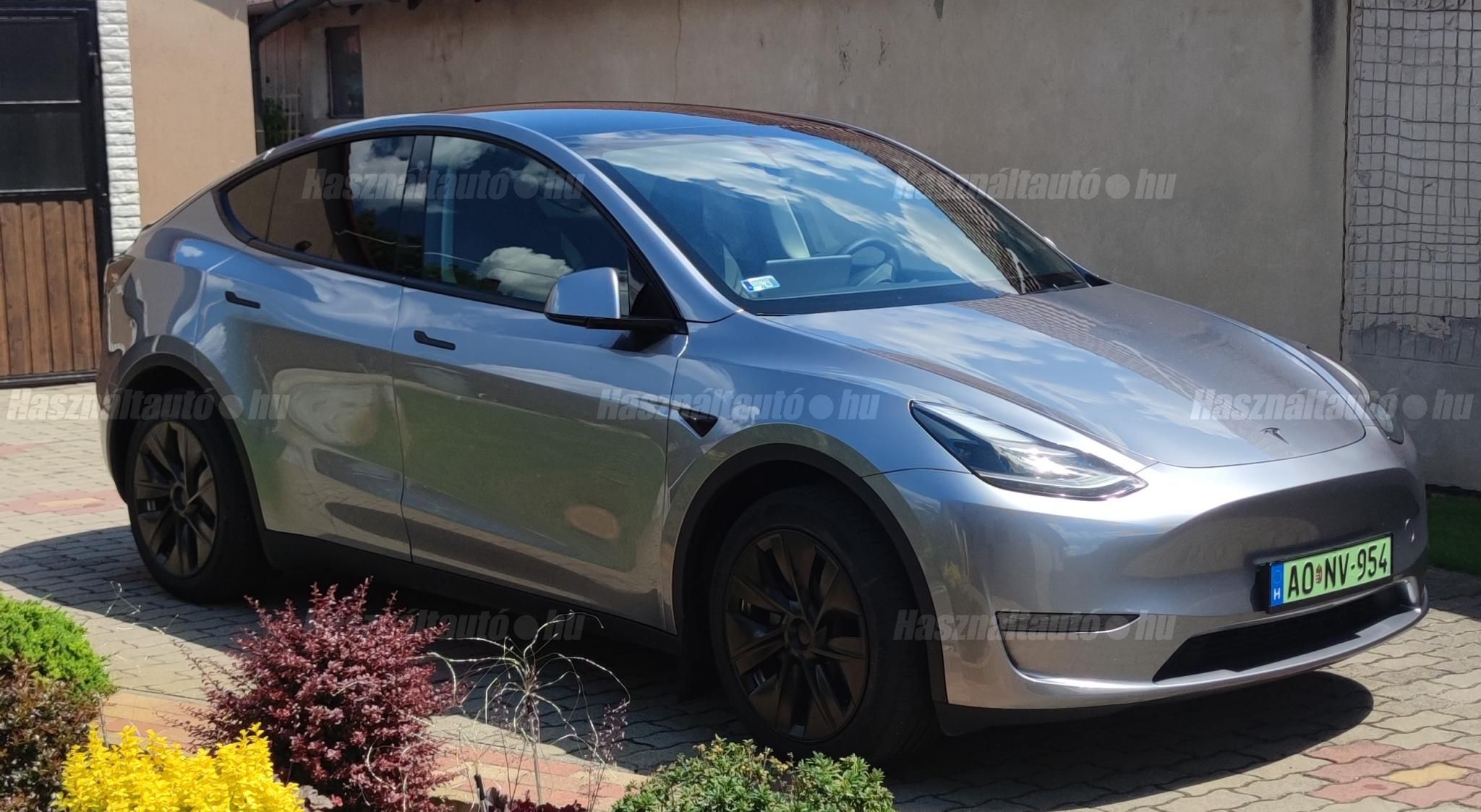 TESLA MODEL Y 2023/8 - 1