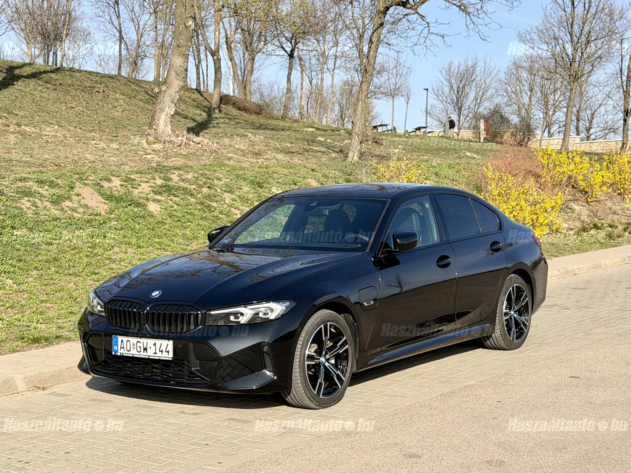 BMW 330 2023/4 - 1
