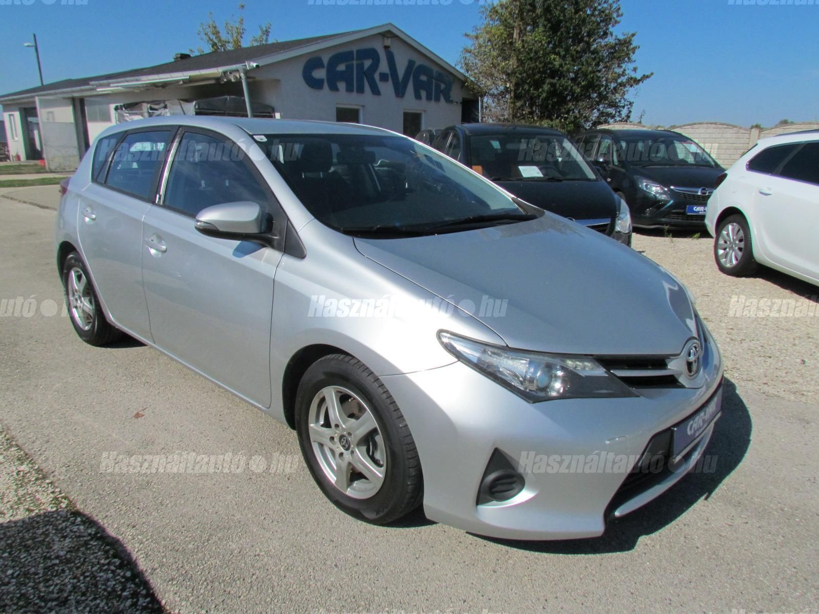 TOYOTA AURIS 2013/6 - 1