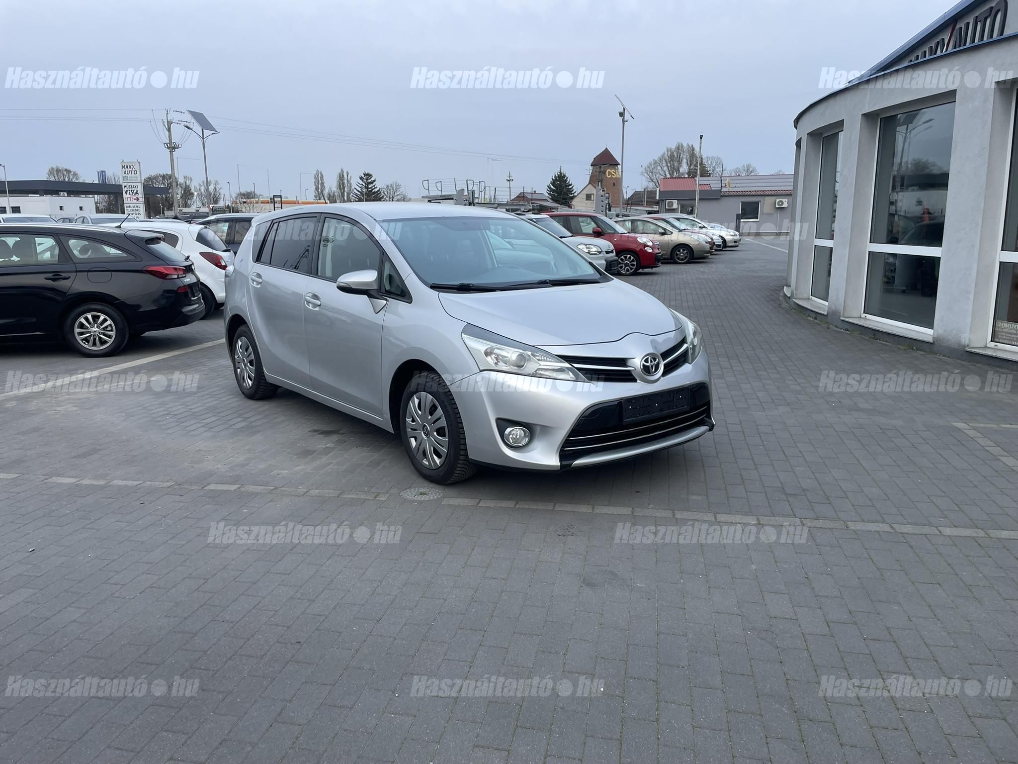 TOYOTA VERSO 2013/8 - 1