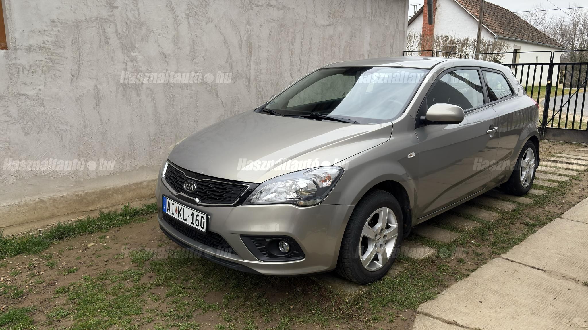 KIA PRO CEE'D 2012/6 - 1