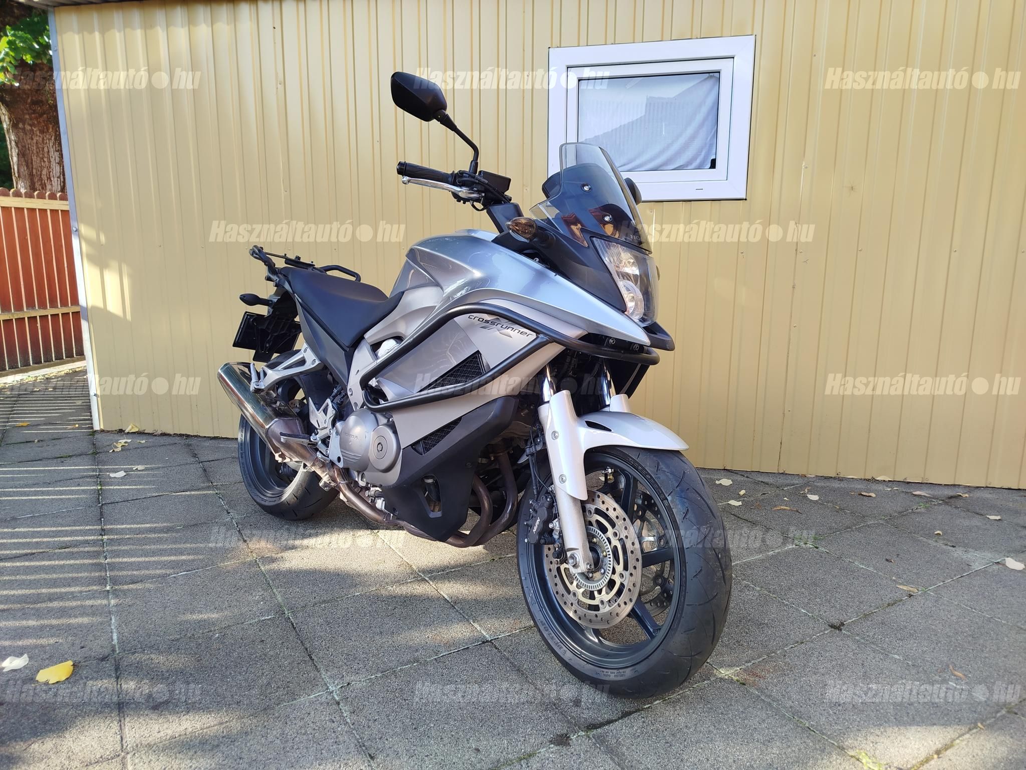 HONDA VFR 800 X 2011 - 1