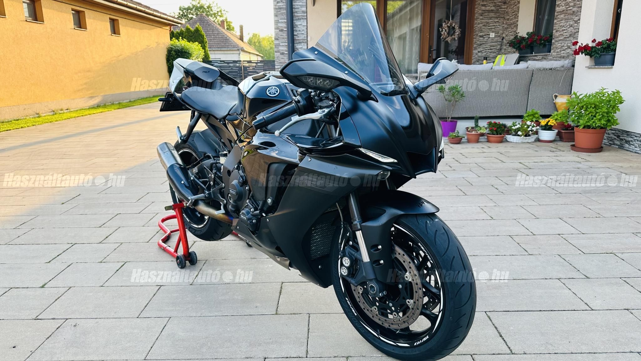 YAMAHA YZF R1 2020/8 - 1