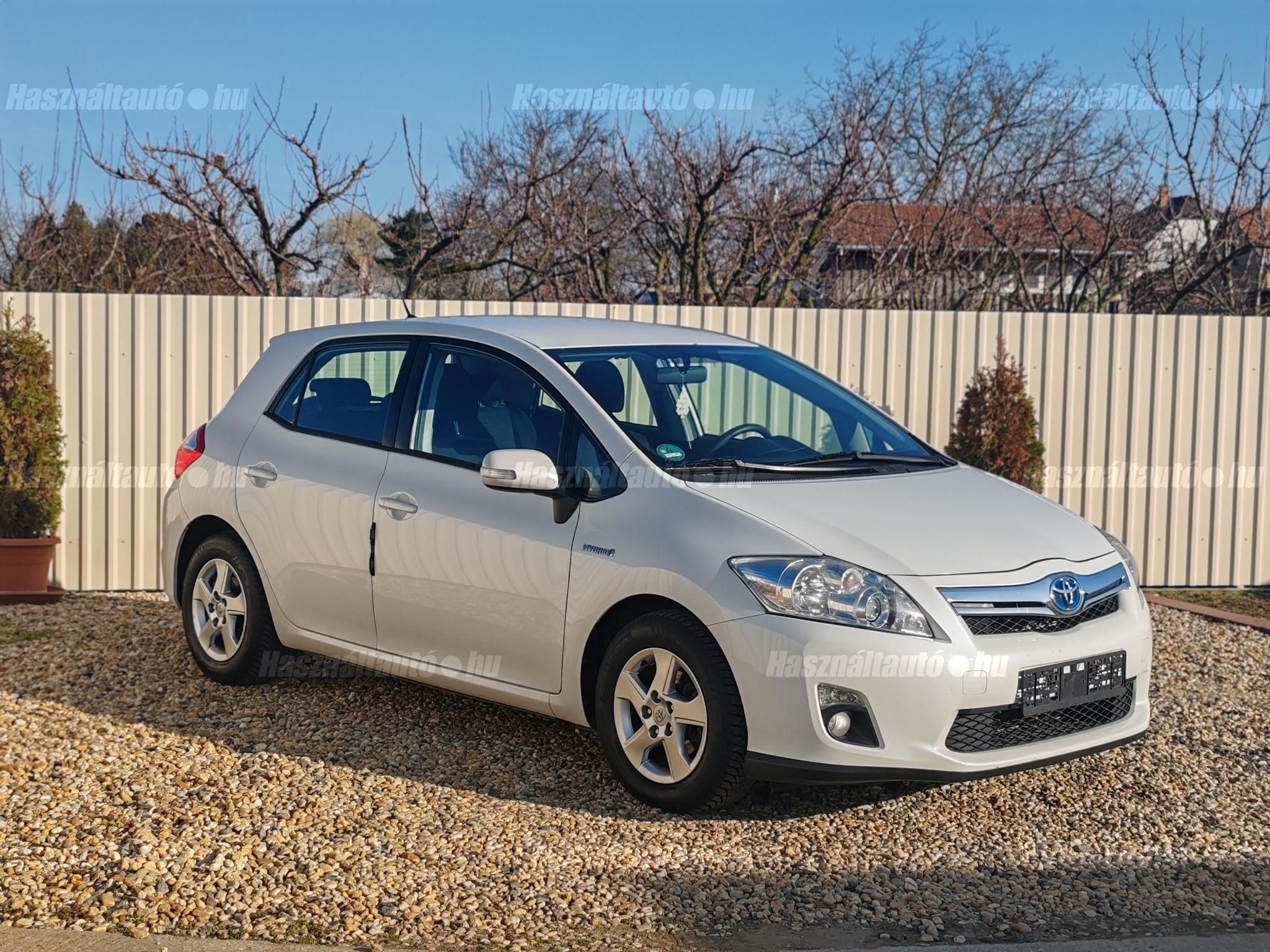 TOYOTA AURIS 2012/3 - 1