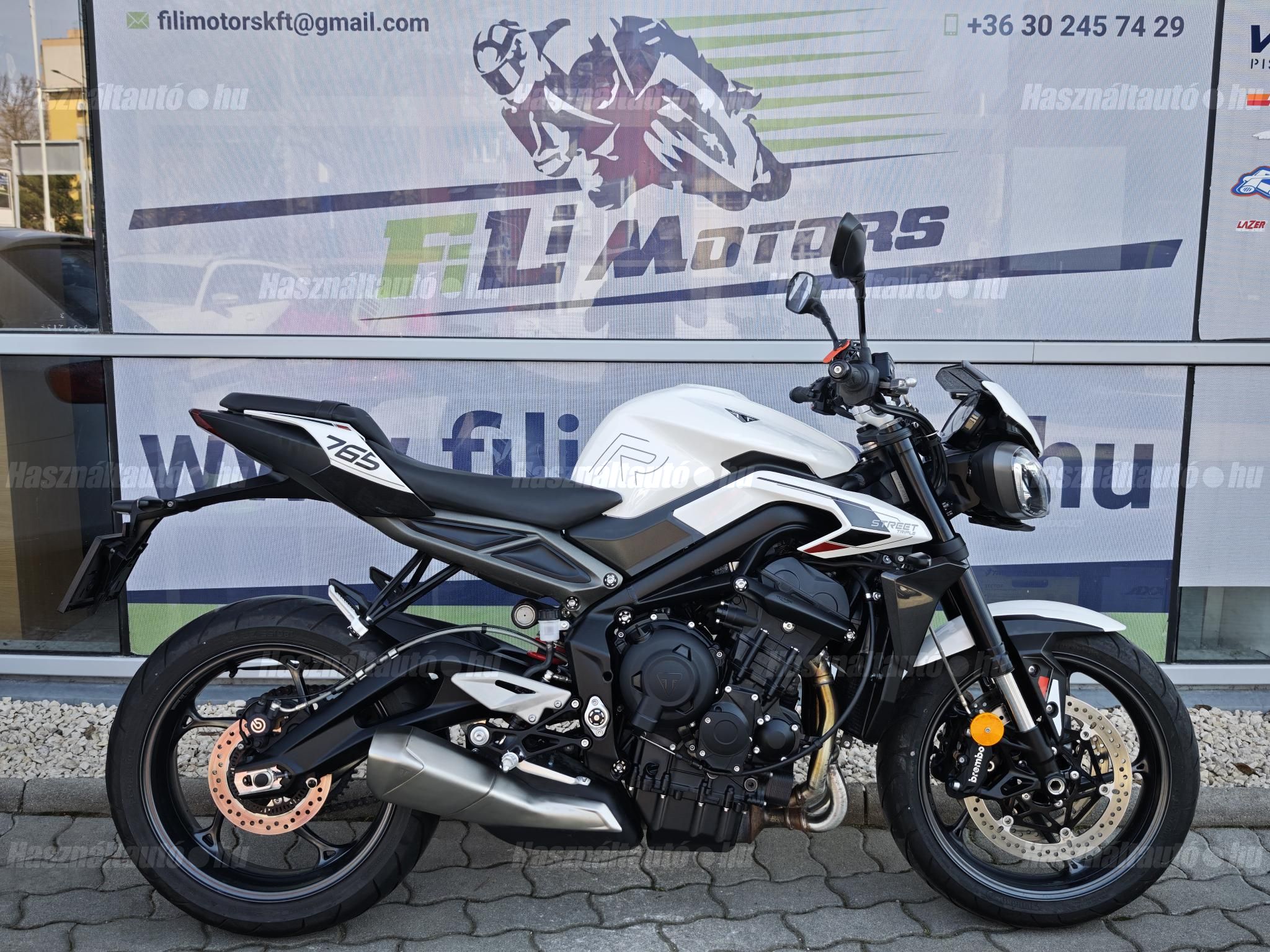 TRIUMPH STREET TRIPLE 2024/6 - 1