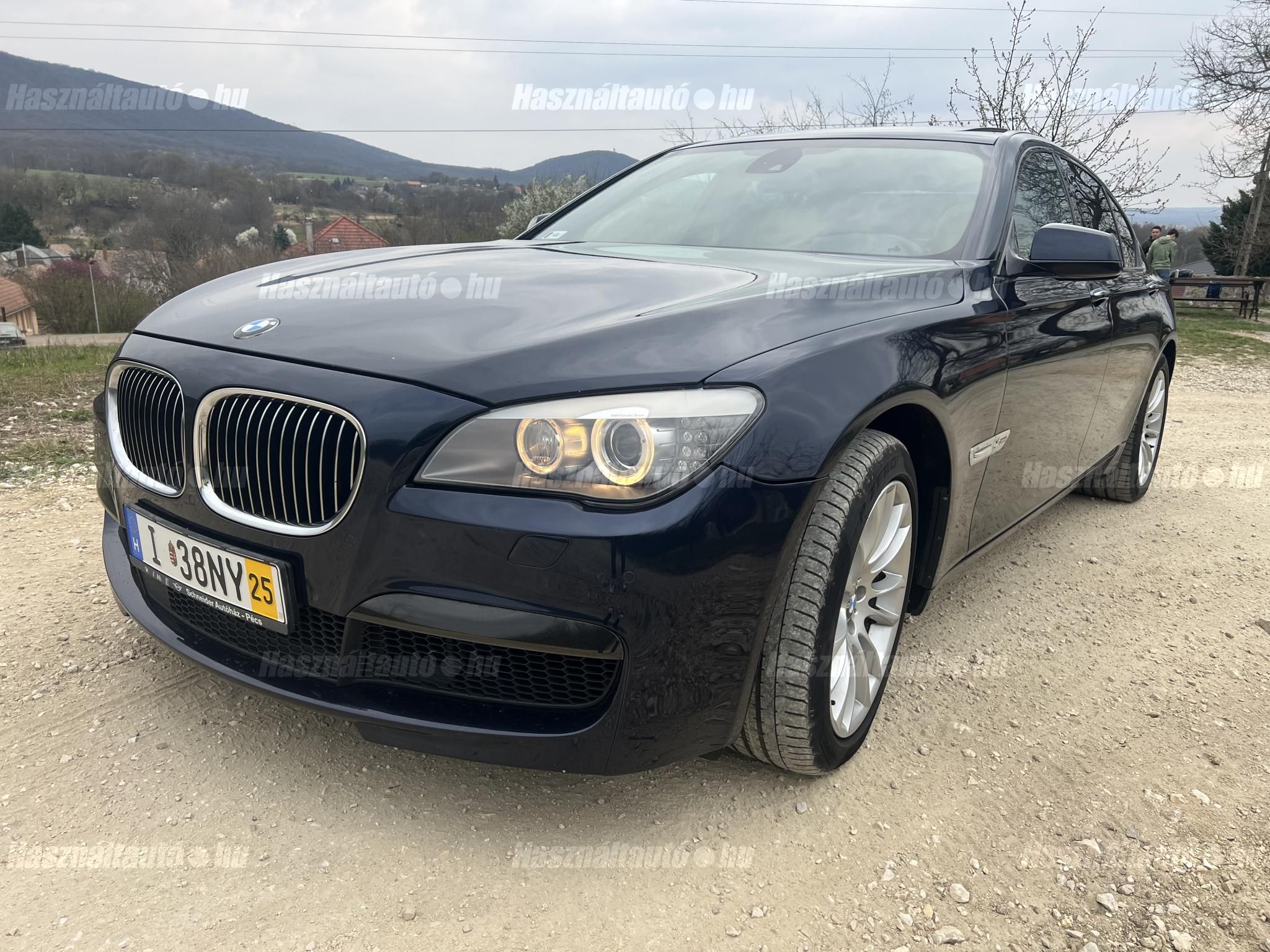 BMW 740 2011 - 1