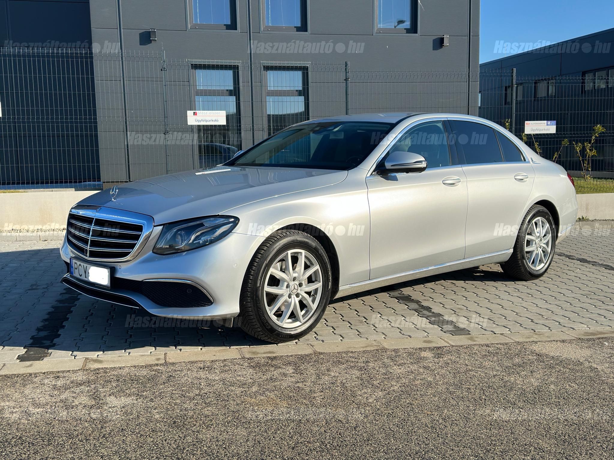 MERCEDES-BENZ E 220 2016/7 - 1