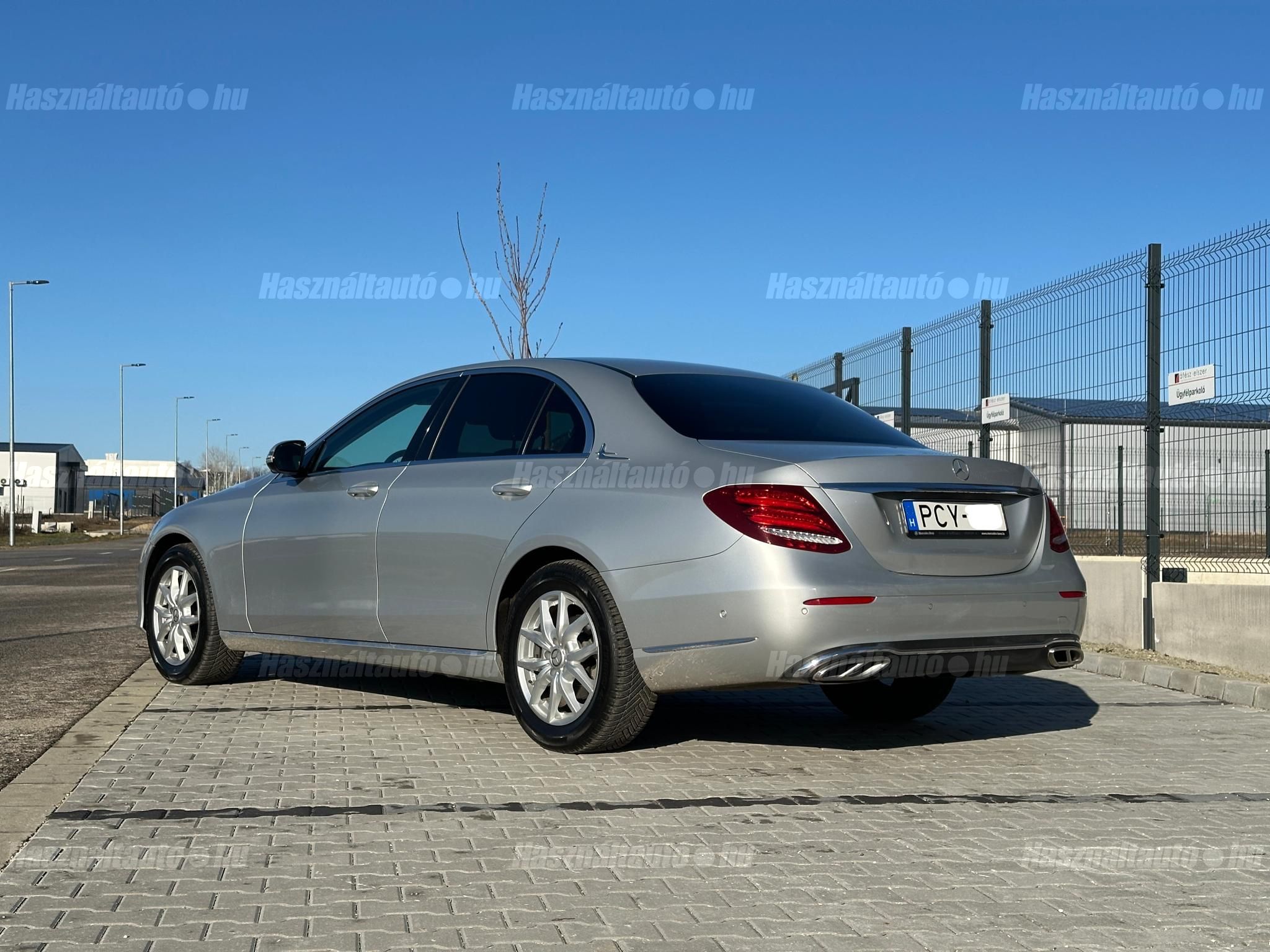MERCEDES-BENZ E 220 2016/7 - 1
