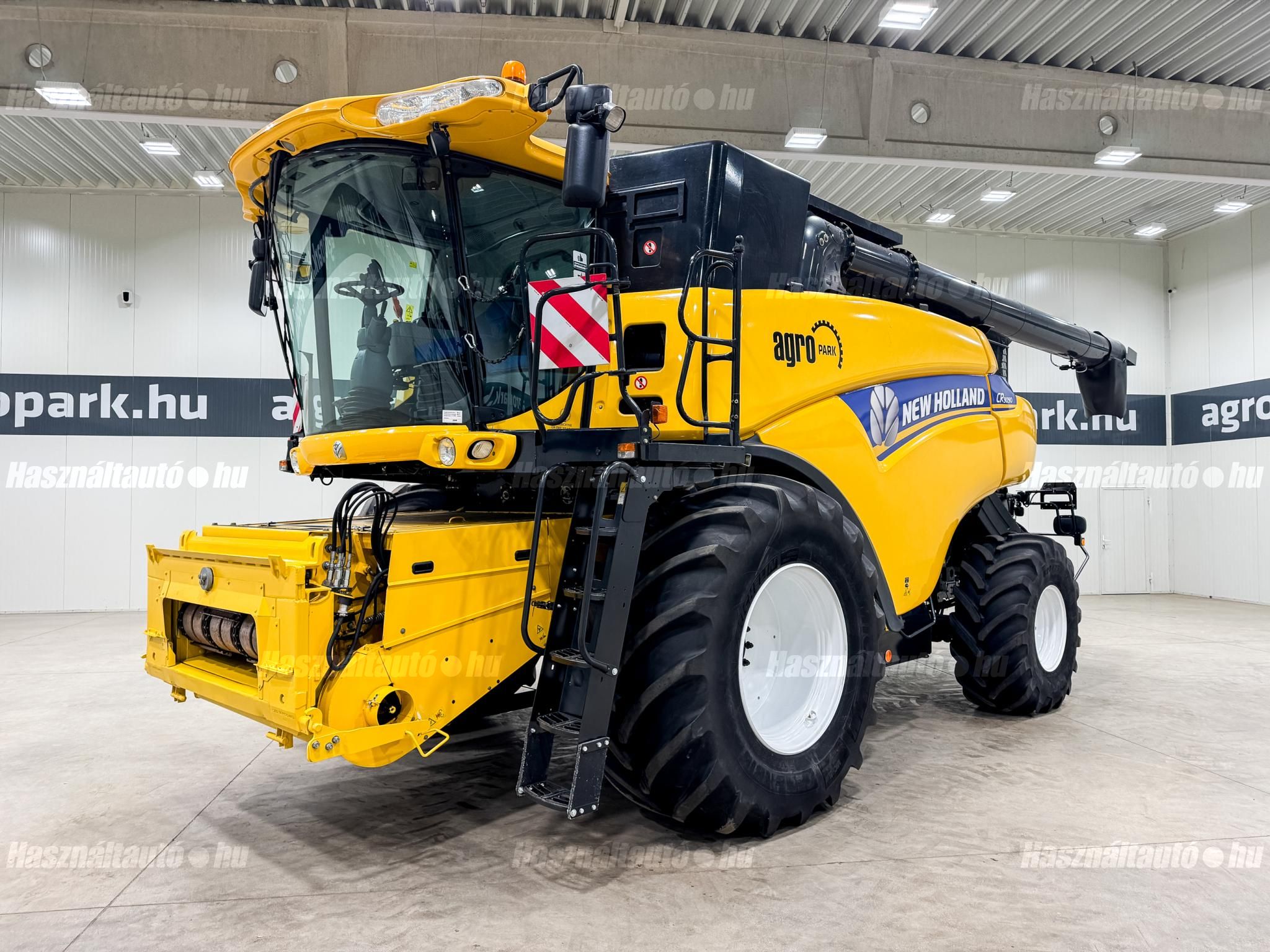 NEW HOLLAND 2013 - 1