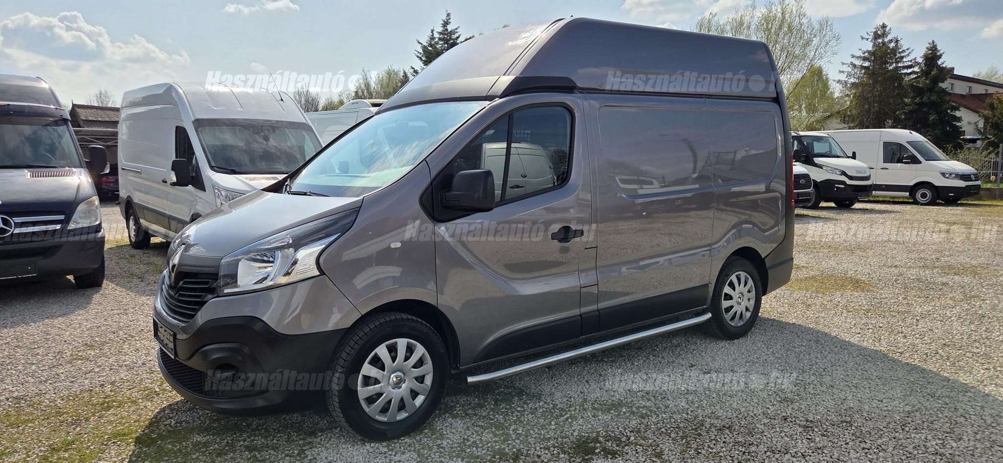RENAULT TRAFIC 2017 - 1